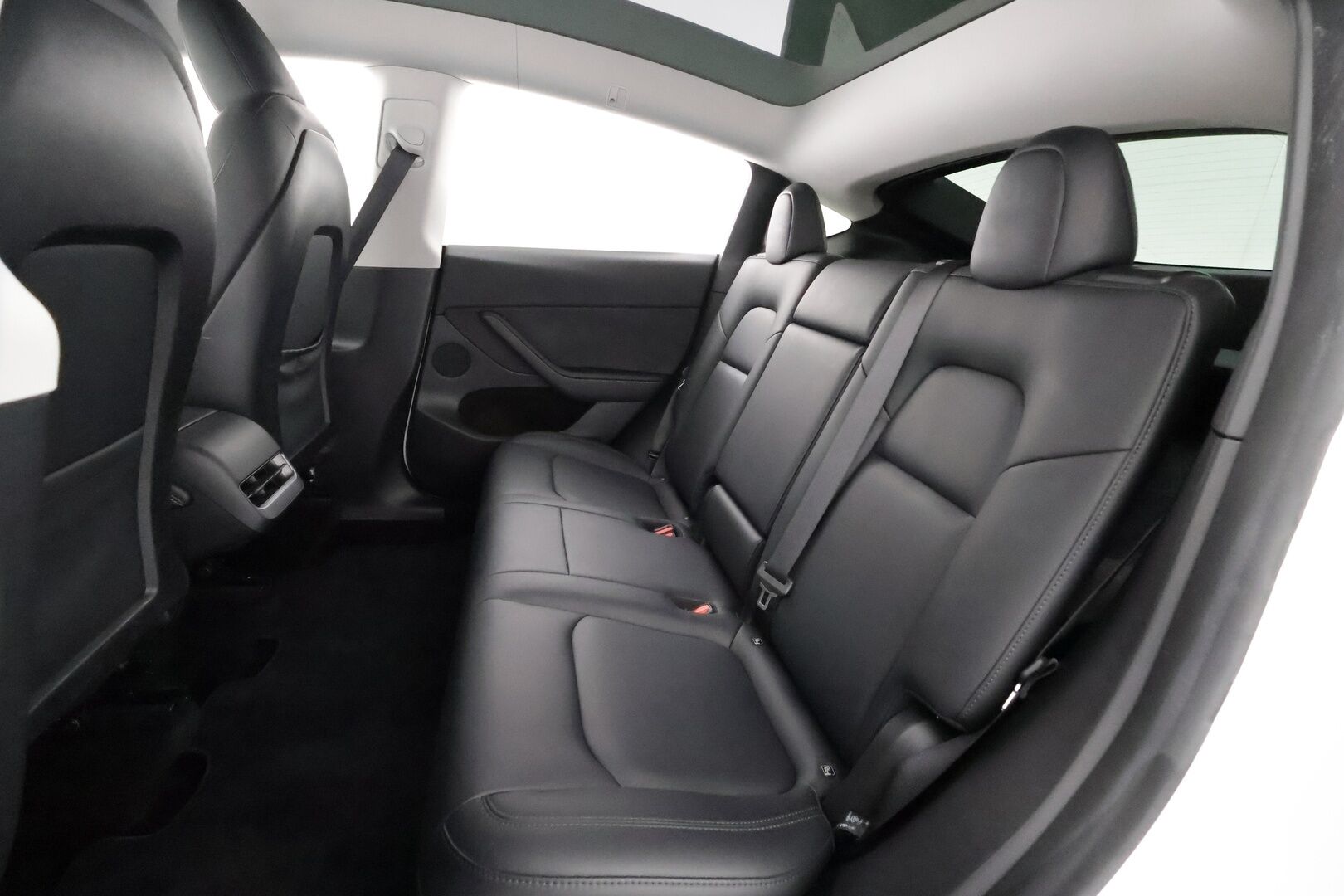 Tesla Model Y 2023 RWD - | ACC | ILP | Koukku | 1-om suomiauto | Lasikatto | Premium Audio | Matrix-LED | Sähkönahat | Muistipenkki | P.kamera | 2x renkaat aluin |