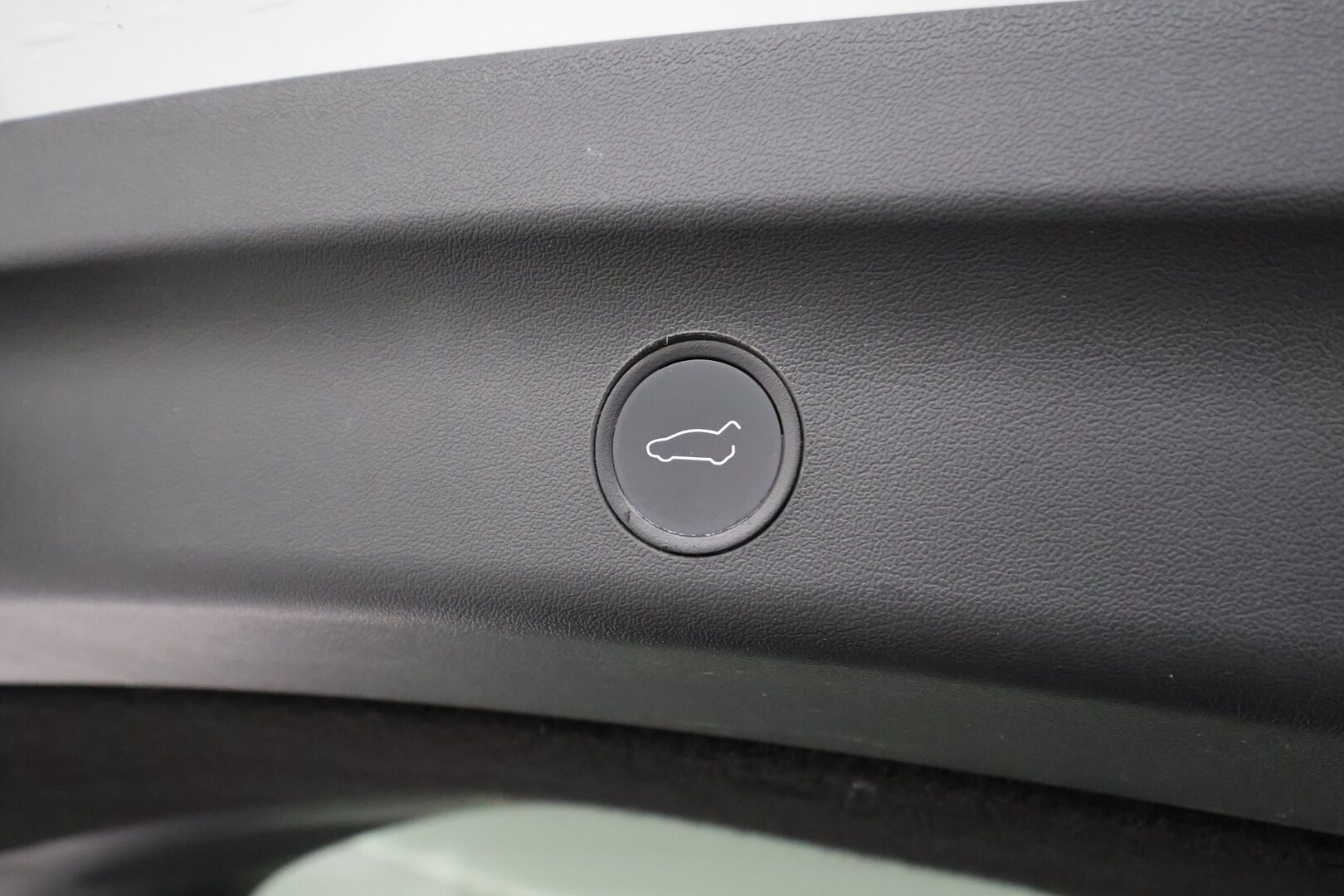 Tesla Model Y 2023 RWD - | ACC | ILP | Koukku | 1-om suomiauto | Lasikatto | Premium Audio | Matrix-LED | Sähkönahat | Muistipenkki | P.kamera | 2x renkaat aluin |
