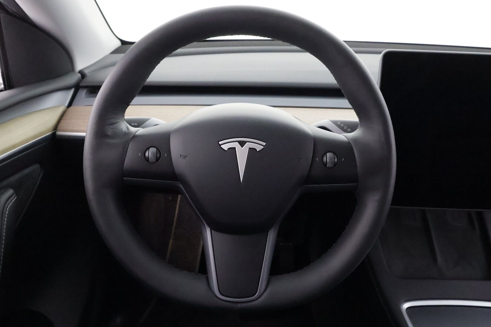 Tesla Model Y 2023 RWD - | ACC | ILP | Koukku | 1-om suomiauto | Lasikatto | Premium Audio | Matrix-LED | Sähkönahat | Muistipenkki | P.kamera | 2x renkaat aluin |