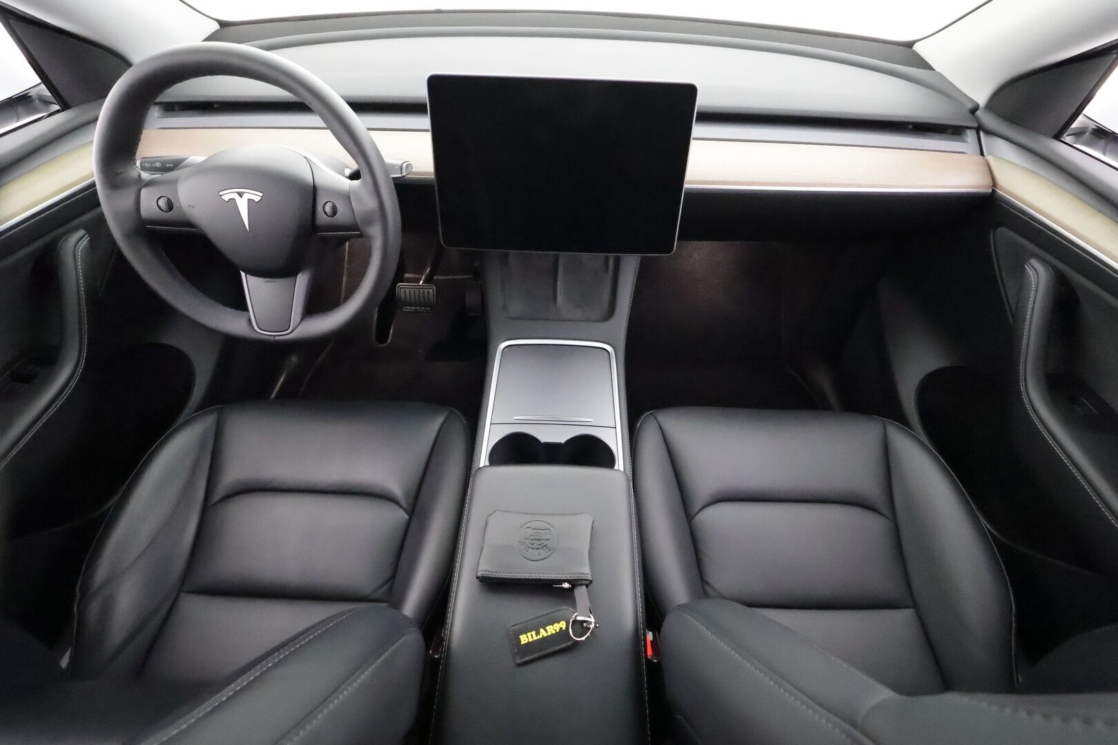 Tesla Model Y 2023 RWD - | ACC | ILP | Koukku | 1-om suomiauto | Lasikatto | Premium Audio | Matrix-LED | Sähkönahat | Muistipenkki | P.kamera | 2x renkaat aluin |