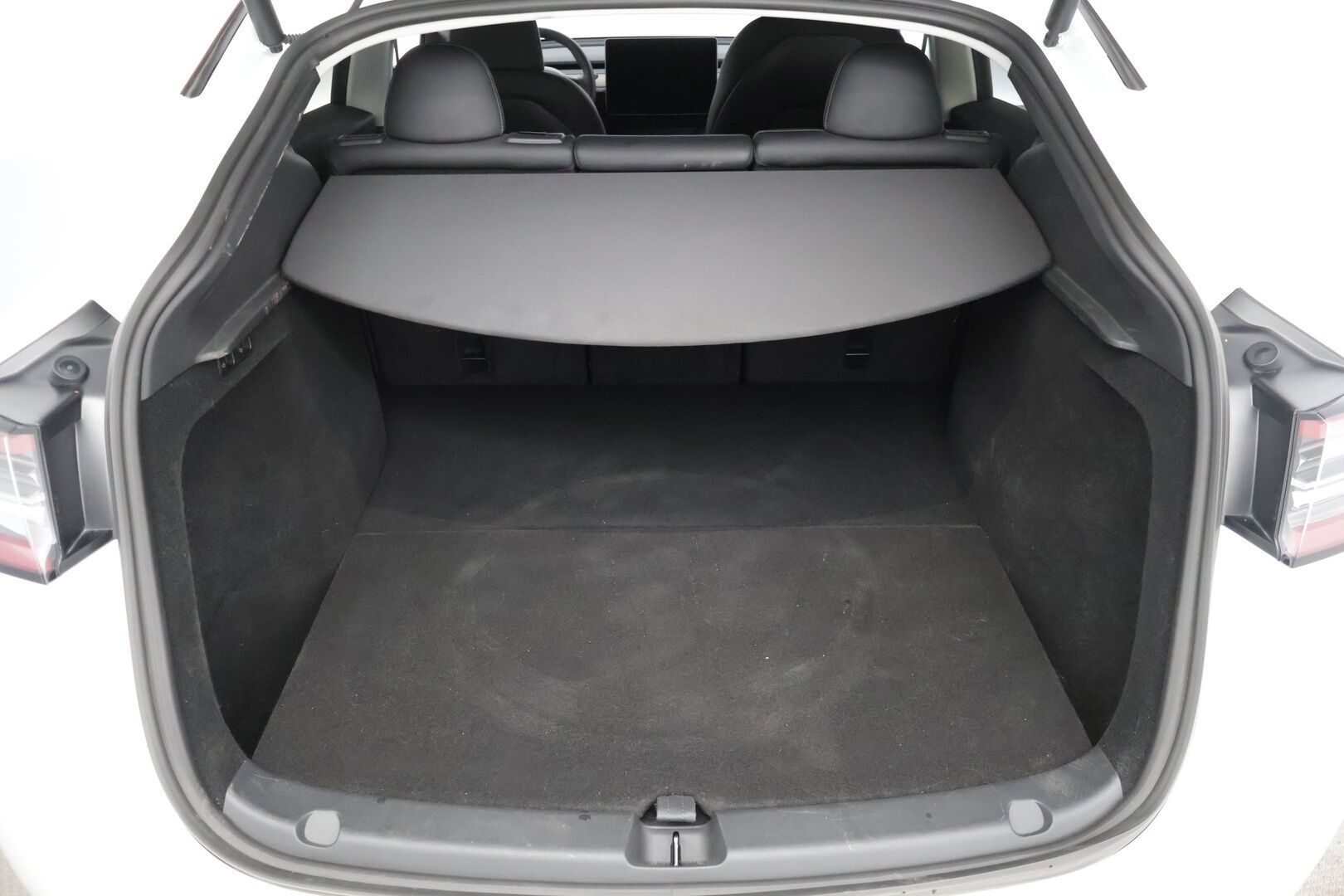 Tesla Model Y 2023 Long Range - 3,99 % KORKOTARJOUS TÄHÄN AUTOON 31.8. ASTI! - * Juuri tullut *