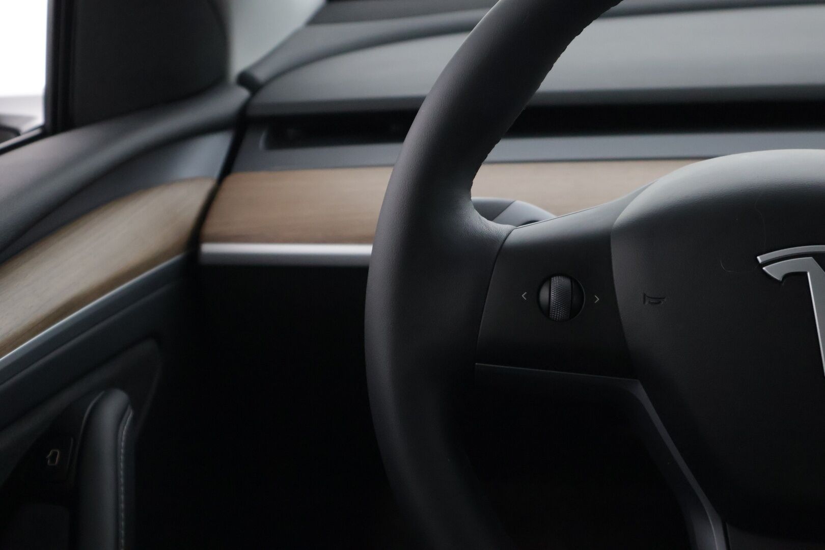 Tesla Model Y 2023 Long Range - 3,99 % KORKOTARJOUS TÄHÄN AUTOON 31.8. ASTI! - * Juuri tullut *