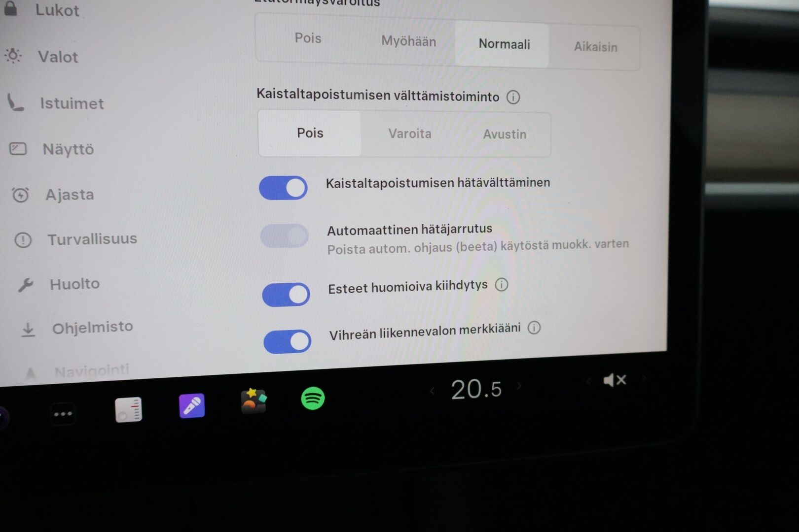 Tesla Model Y 2023 Long Range - 3,99 % KORKOTARJOUS TÄHÄN AUTOON 31.8. ASTI! - * Juuri tullut *