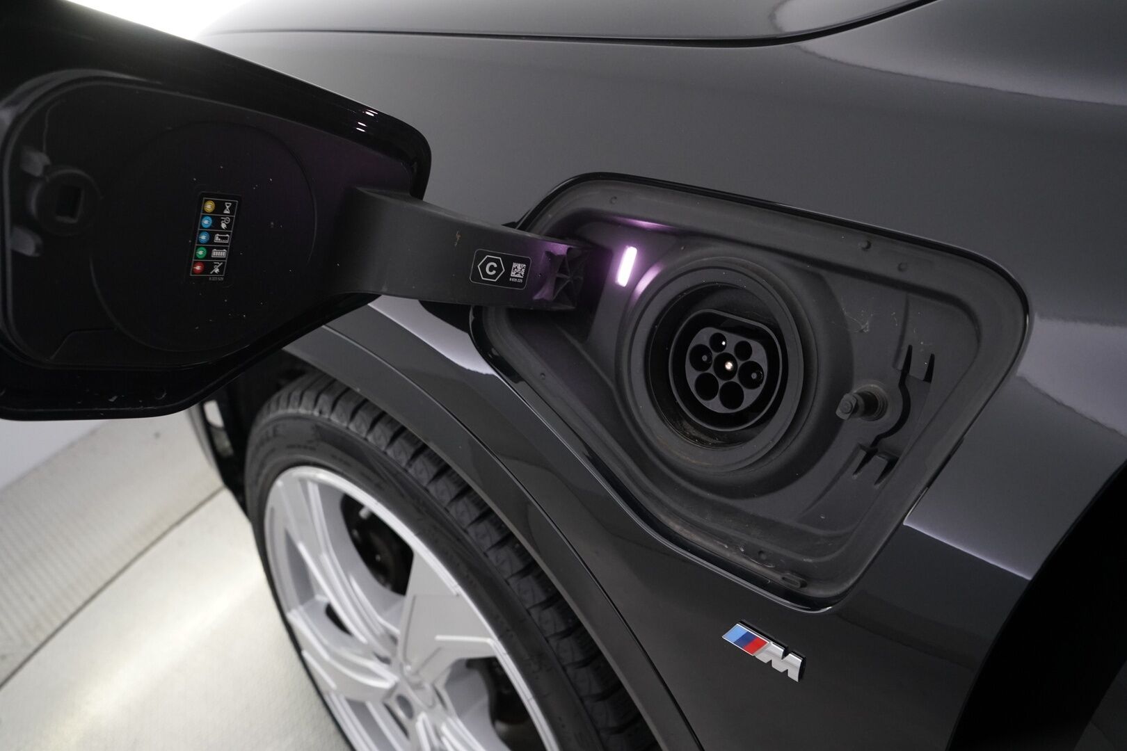 BMW X2 2021 F39 xDrive 25e A Charged Edition M sport *Vakkari / Navi / Sähköinen takaluukku / LED-ajovalot / Tutka* - M-Sport / BMW:llä huollettu / Kahdet renkaat aluvanteilla 