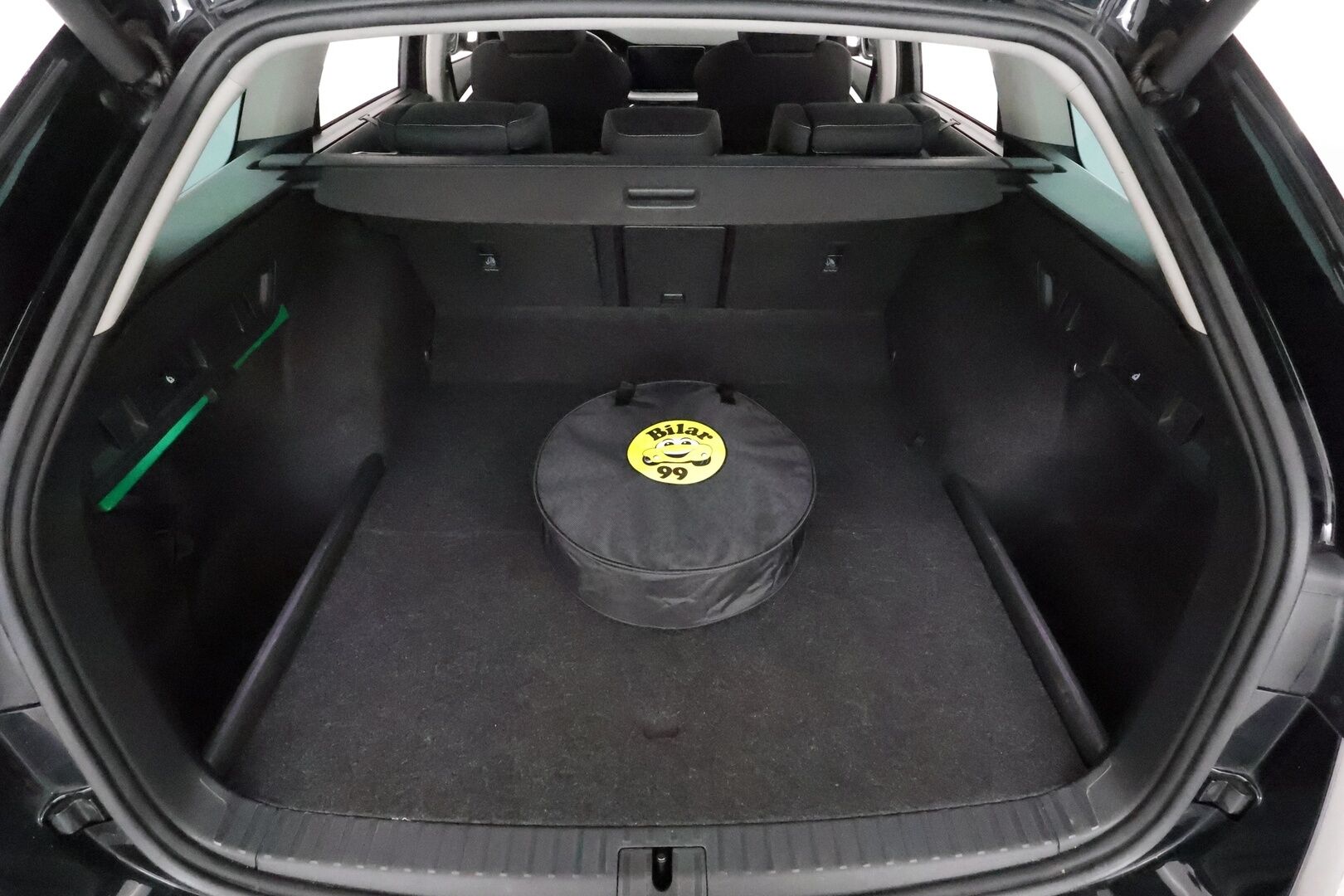 Skoda Octavia 2021 Combi 1,4 TSI PHEV Style iV DSG *Webasto / Panorama / ACC / Matrix-LED / Kamera / Muistipenkit / Navi* - Kahdet renkaat Skodan vanteilla / SUPER VARUSTEET!