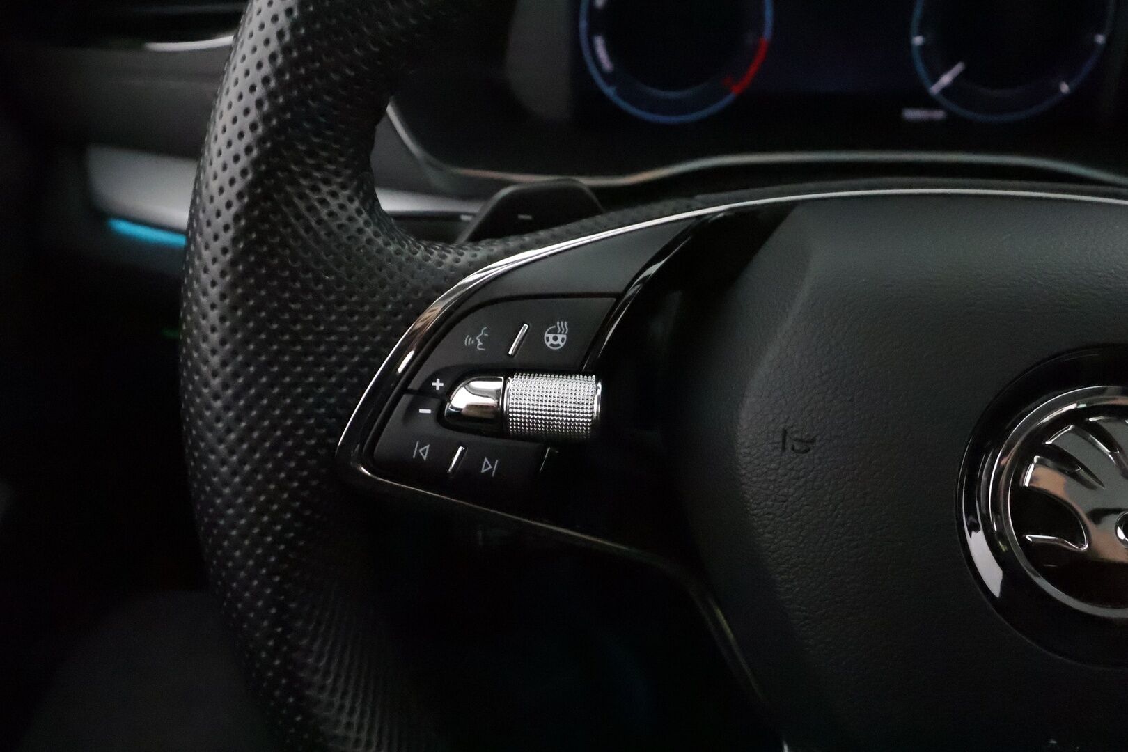 Skoda Octavia 2021 Combi 1,4 TSI PHEV Style iV DSG *Webasto / Panorama / ACC / Matrix-LED / Kamera / Muistipenkit / Navi* - Kahdet renkaat Skodan vanteilla / SUPER VARUSTEET!