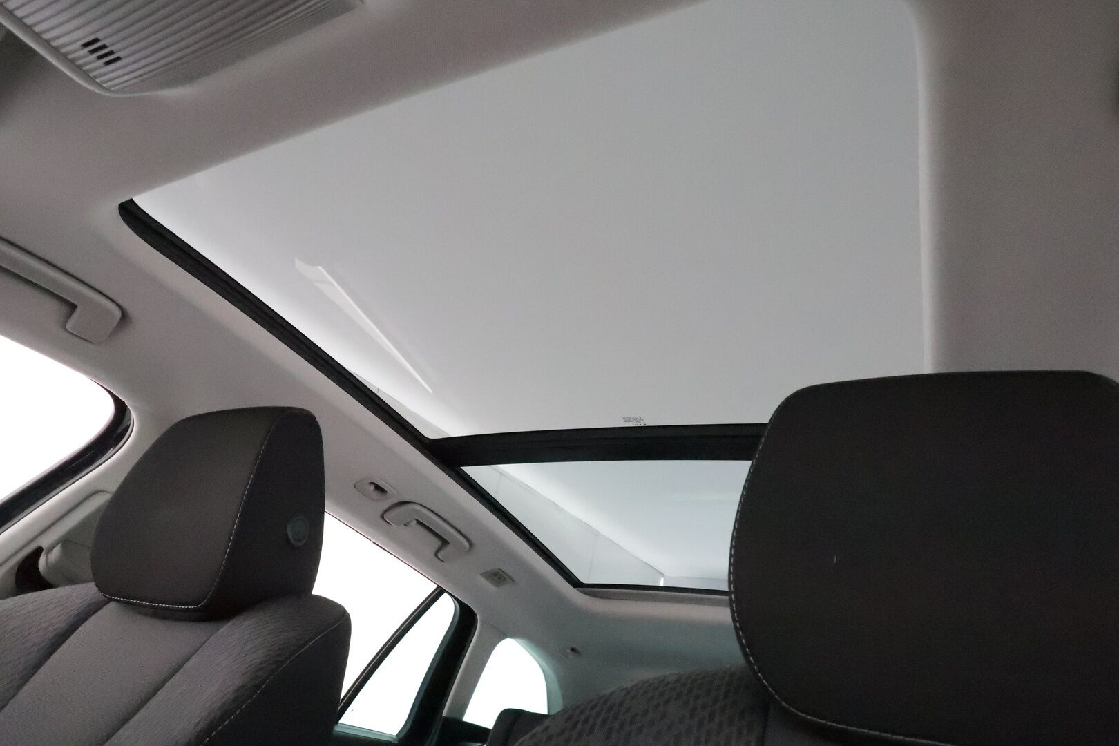Skoda Octavia 2021 Combi 1,4 TSI PHEV Style iV DSG *Webasto / Panorama / ACC / Matrix-LED / Kamera / Muistipenkit / Navi* - Kahdet renkaat Skodan vanteilla / SUPER VARUSTEET!