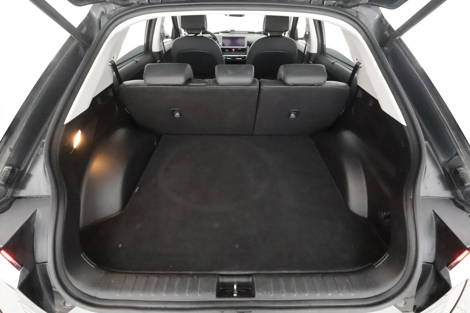 Hyundai IONIQ 5 2022 73 kWh 305 hv AWD Premium * ACC / HUD / ILP / Relax-istuimet / Koukku / Bose / 360° / Ilmastoidut nahat / Solar Roof * - Akku kuntotarkastettu / Kahdet renkaat aluvanteilla / Merkkihuollettu / Huippuvarusteet