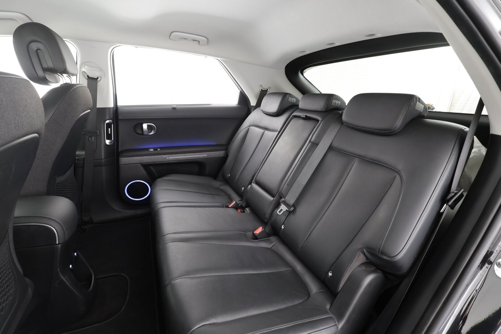 Hyundai IONIQ 5 2022 73 kWh 305 hv AWD Premium * ACC / HUD / ILP / Relax-istuimet / Koukku / Bose / 360° / Ilmastoidut nahat / Solar Roof * - Akku kuntotarkastettu / Kahdet renkaat aluvanteilla / Merkkihuollettu / Huippuvarusteet