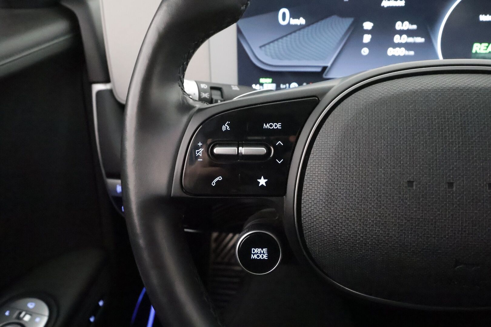 Hyundai IONIQ 5 2022 73 kWh 305 hv AWD Premium * ACC / HUD / ILP / Relax-istuimet / Koukku / Bose / 360° / Ilmastoidut nahat / Solar Roof * - Akku kuntotarkastettu / Kahdet renkaat aluvanteilla / Merkkihuollettu / Huippuvarusteet