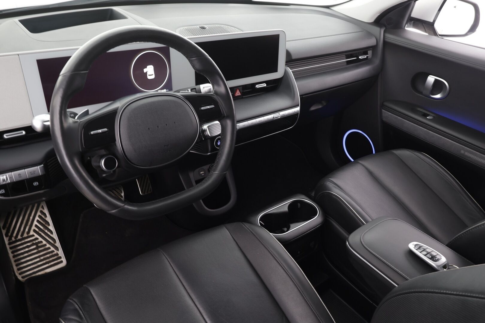 Hyundai IONIQ 5 2022 73 kWh 305 hv AWD Premium * ACC / HUD / ILP / Relax-istuimet / Koukku / Bose / 360° / Ilmastoidut nahat / Solar Roof * - Akku kuntotarkastettu / Kahdet renkaat aluvanteilla / Merkkihuollettu / Huippuvarusteet