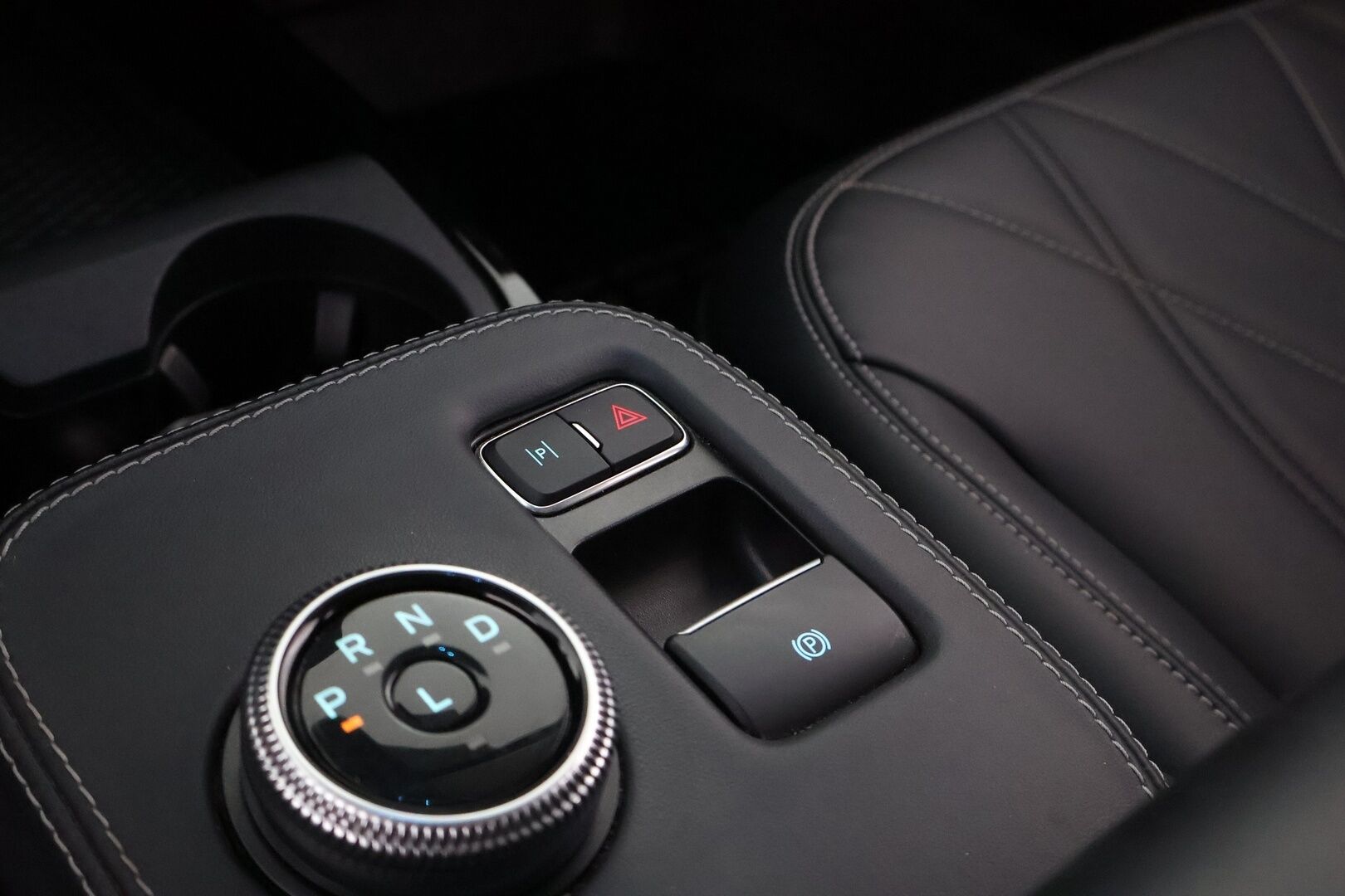Ford Mustang 2021 75kWh 269hv A1 RWD 5-ovinen - Adapt.Vakkari / Bang & Olufsen / Nahkasisusta / 360-Kamera / BLIS / 2x Renkaat aluvantein / Juuri tullut Tampereelle!