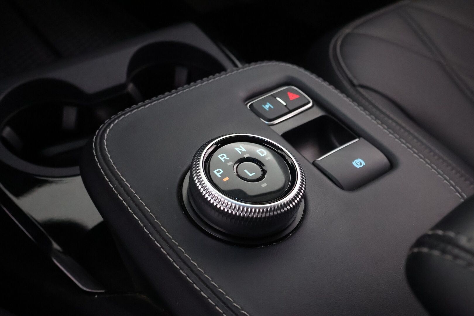 Ford Mustang 2021 75kWh 269hv A1 RWD 5-ovinen - Adapt.Vakkari / Bang & Olufsen / Nahkasisusta / 360-Kamera / BLIS / 2x Renkaat aluvantein / Juuri tullut Tampereelle!