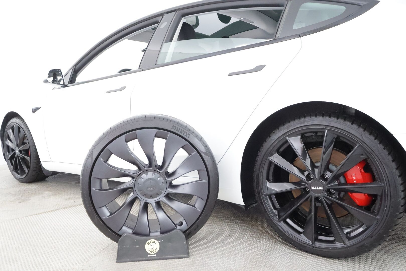 Tesla Model 3 2022 Performance * Premium Audio / Lasikatto / Nahat / ILP / Matrix LED / P.kamera * - Akku kuntotarkastettu / Kahdet renkaat aluvanteilla 