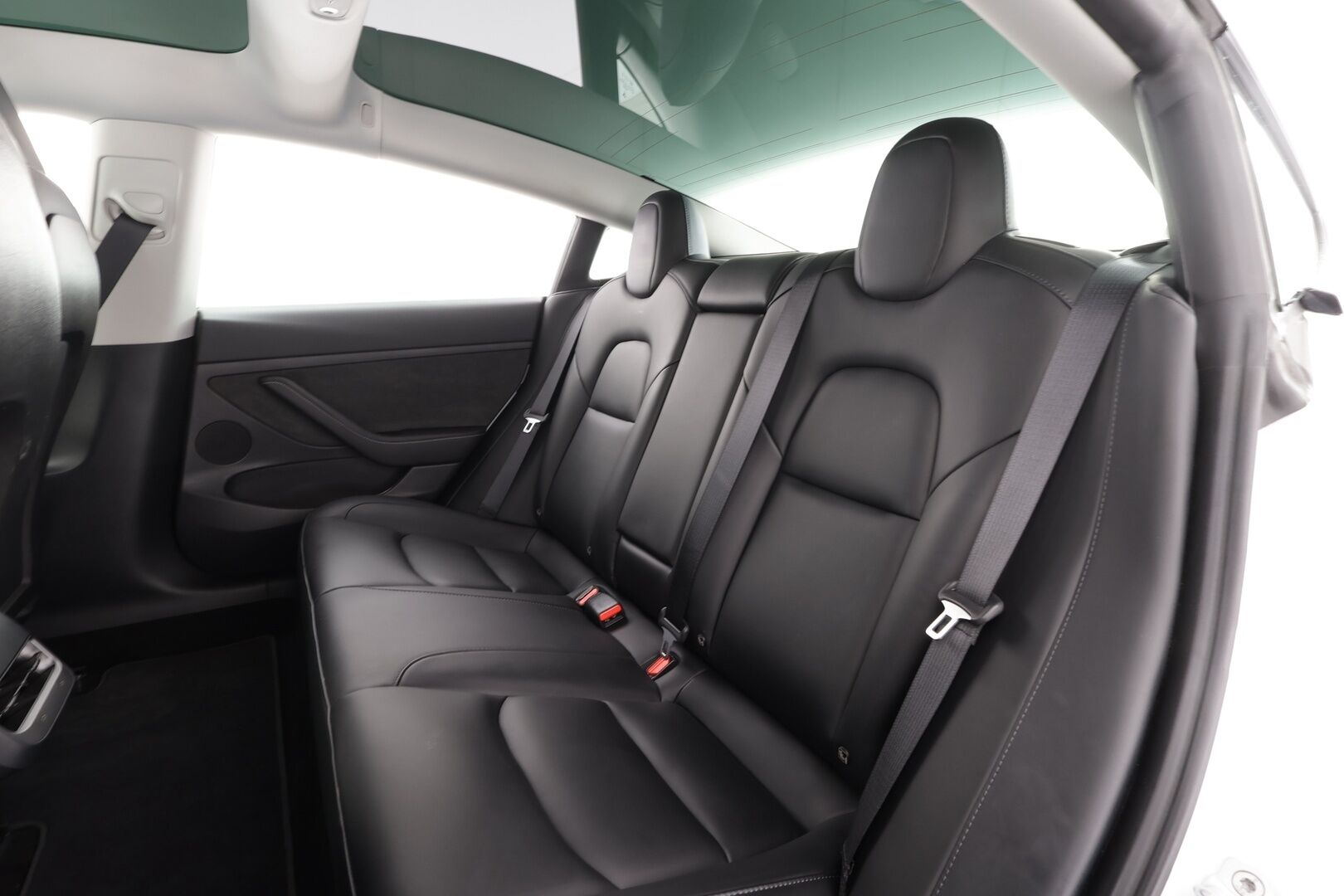 Tesla Model 3 2022 Performance * Premium Audio / Lasikatto / Nahat / ILP / Matrix LED / P.kamera * - Kahdet renkaat aluvanteilla - HULLU BLACKWEEK KORKOTARJOUS 2,49%