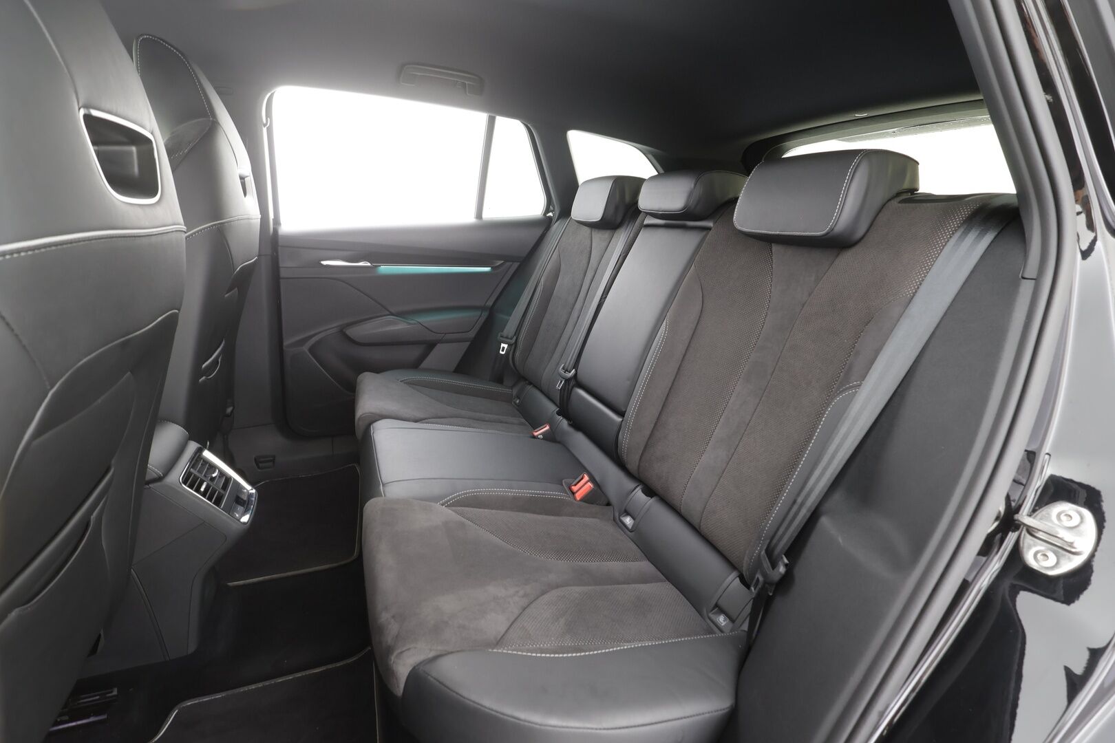 Skoda Enyaq 2023 80x 4x4 SportLine iV - | ACC | ILP | Skoda Crystal Matrix-LED | 360-kamera | Muistipenkit | Keyless | Apple&Android | 1.Om Suomiauto | Kahdet Renkaat | Merkkihuollettu |