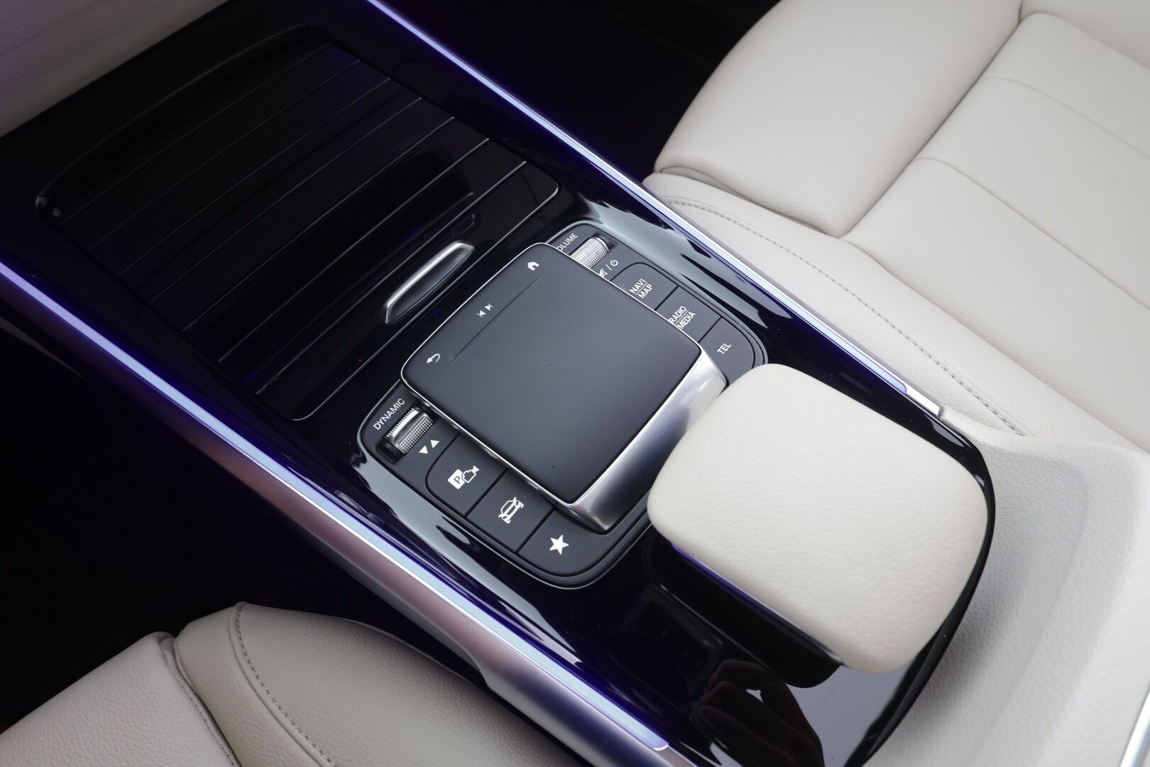 Mercedes-Benz EQB 2023 300 4MATIC Business - | 7-paikkainen | DTR+Q | ILP | Sporttinahat muistilla | Panorama | 360° | Ambient light | Widescreen | Keyless | 1-om suomiauto | Merkkihuollot | 
