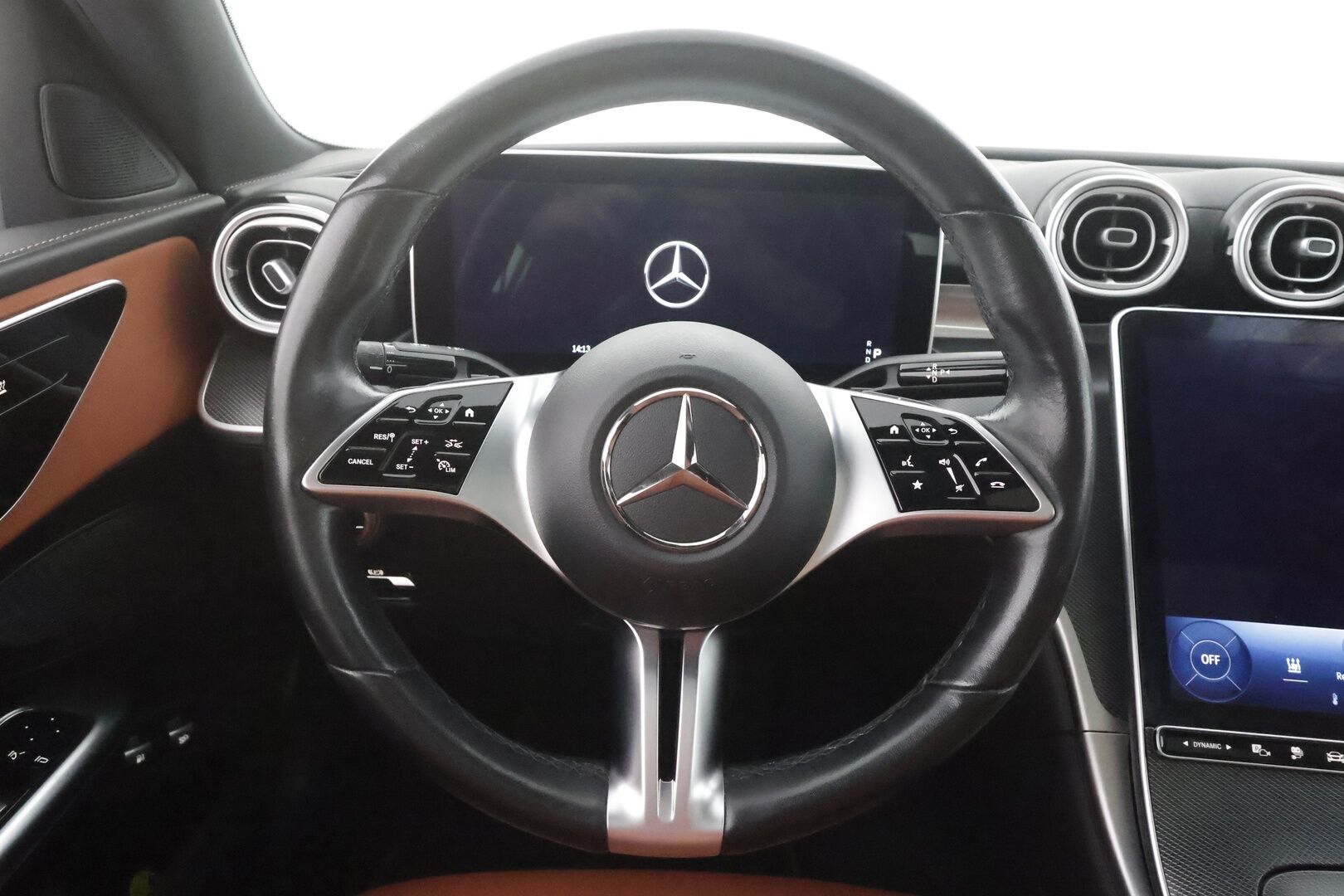 Mercedes-Benz C 2023 300 e A Business - | Distronic+ | P.kamera | Ruskeat nahat sähköillä | Panorama | P.Kamera | Keyless | Apple&Android | 1.Om Suomi-auto | Kahdet Renkaat 
