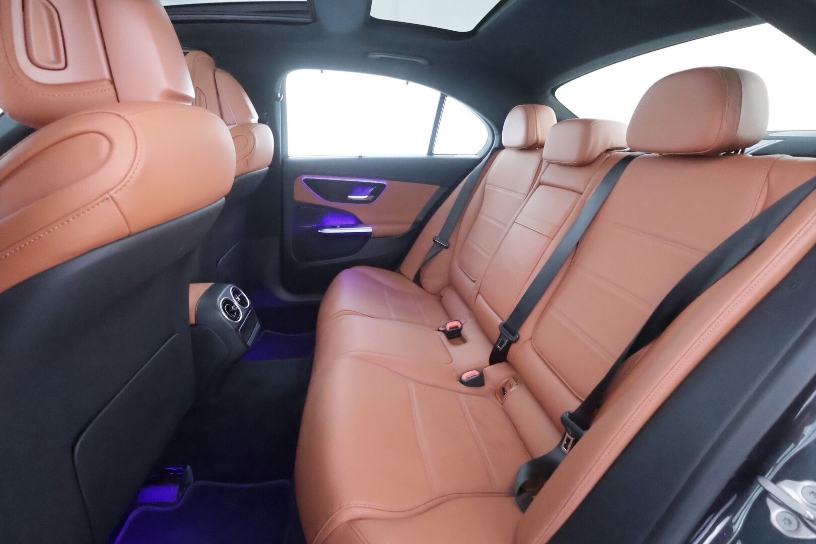 Mercedes-Benz C 2023 300 e A Business - | Distronic+ | P.kamera | Ruskeat nahat sähköillä | Panorama | P.Kamera | Keyless | Apple&Android | 1.Om Suomi-auto | Kahdet Renkaat 