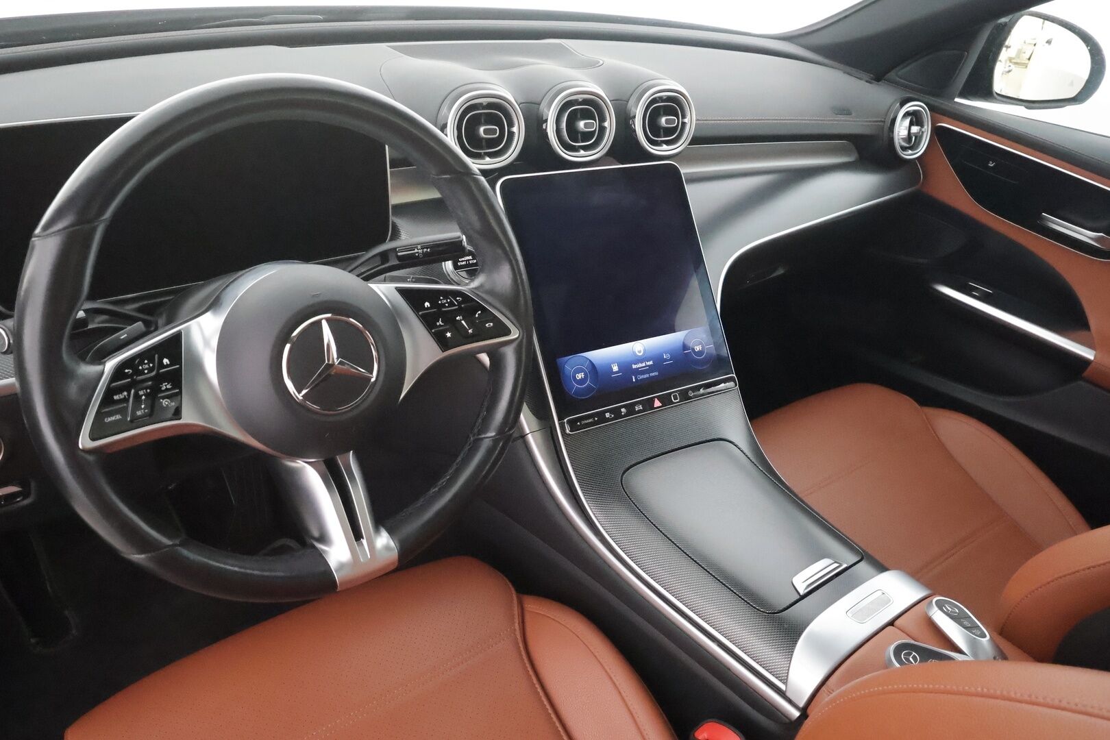 Mercedes-Benz C 2023 300 e A Business - | Distronic+ | P.kamera | Ruskeat nahat sähköillä | Panorama | P.Kamera | Keyless | Apple&Android | 1.Om Suomi-auto | Kahdet Renkaat 