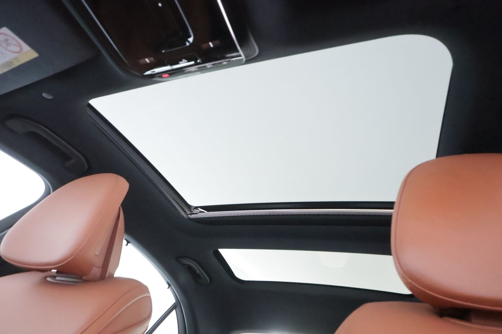 Mercedes-Benz C 2023 300 e A Business - | Distronic+ | P.kamera | Ruskeat nahat sähköillä | Panorama | P.Kamera | Keyless | Apple&Android | 1.Om Suomi-auto | Kahdet Renkaat 