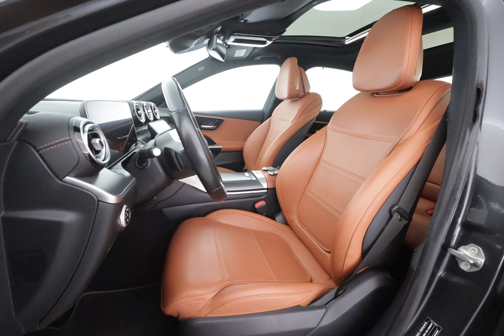 Mercedes-Benz C 2023 300 e A Business - | Distronic+ | P.kamera | Ruskeat nahat sähköillä | Panorama | P.Kamera | Keyless | Apple&Android | 1.Om Suomi-auto | Kahdet Renkaat 