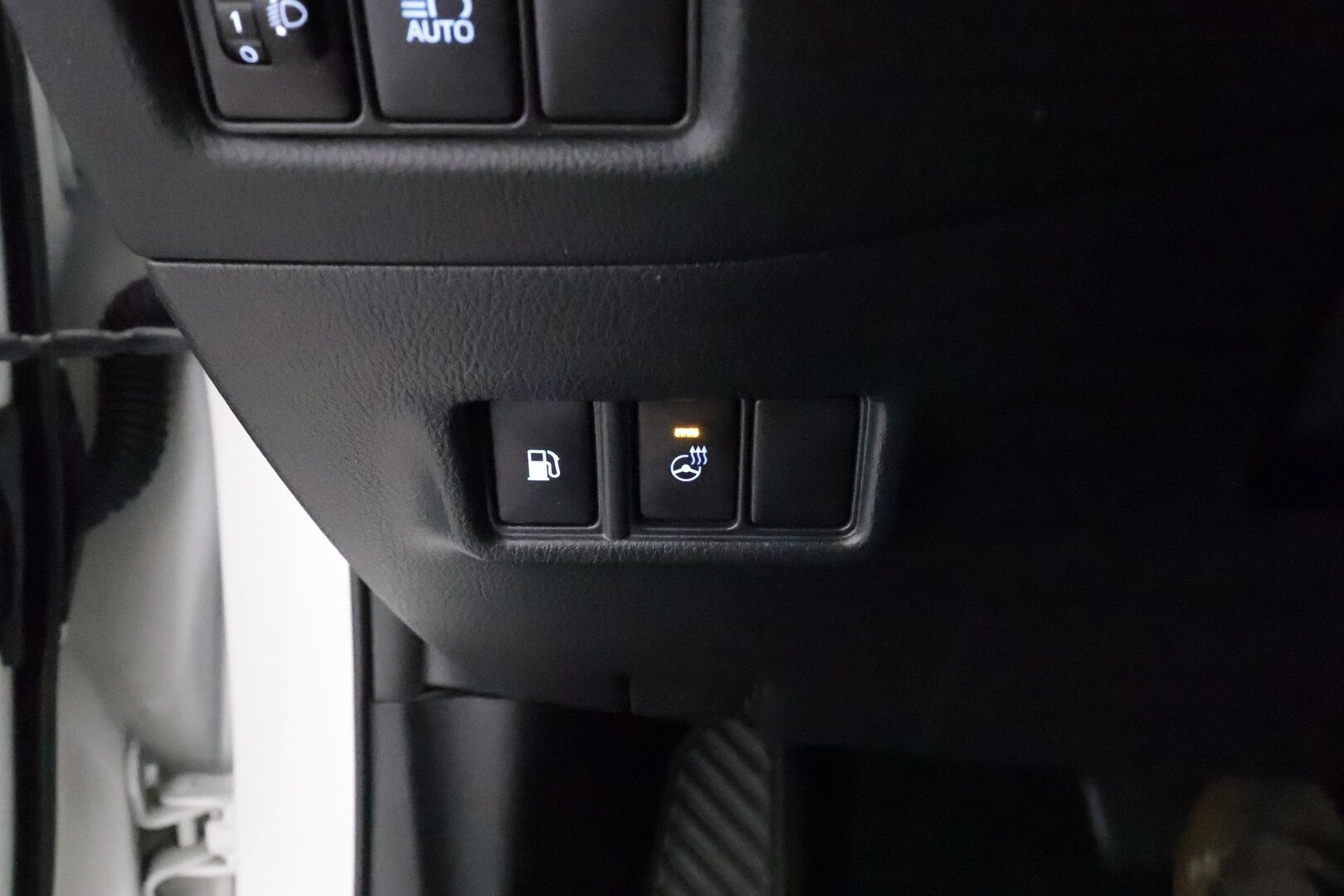 TOYOTA C-HR 2021 1,8 Hybrid Intense **Adapt.Vakkari / LED-valot / P.kamera / Kaistavahti / Apple&Android / Keyless** - Kahdet Renkaat