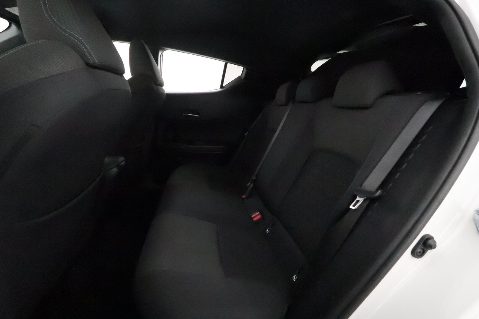 TOYOTA C-HR 2021 1,8 Hybrid Intense **Adapt.Vakkari / LED-valot / P.kamera / Kaistavahti / Apple&Android / Keyless** - Kahdet Renkaat