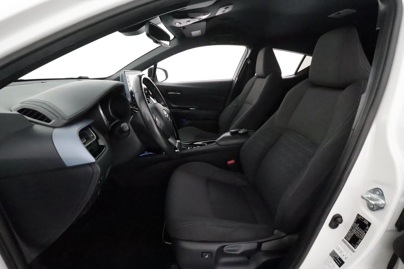 TOYOTA C-HR 2021 1,8 Hybrid Intense **Adapt.Vakkari / LED-valot / P.kamera / Kaistavahti / Apple&Android / Keyless** - Kahdet Renkaat