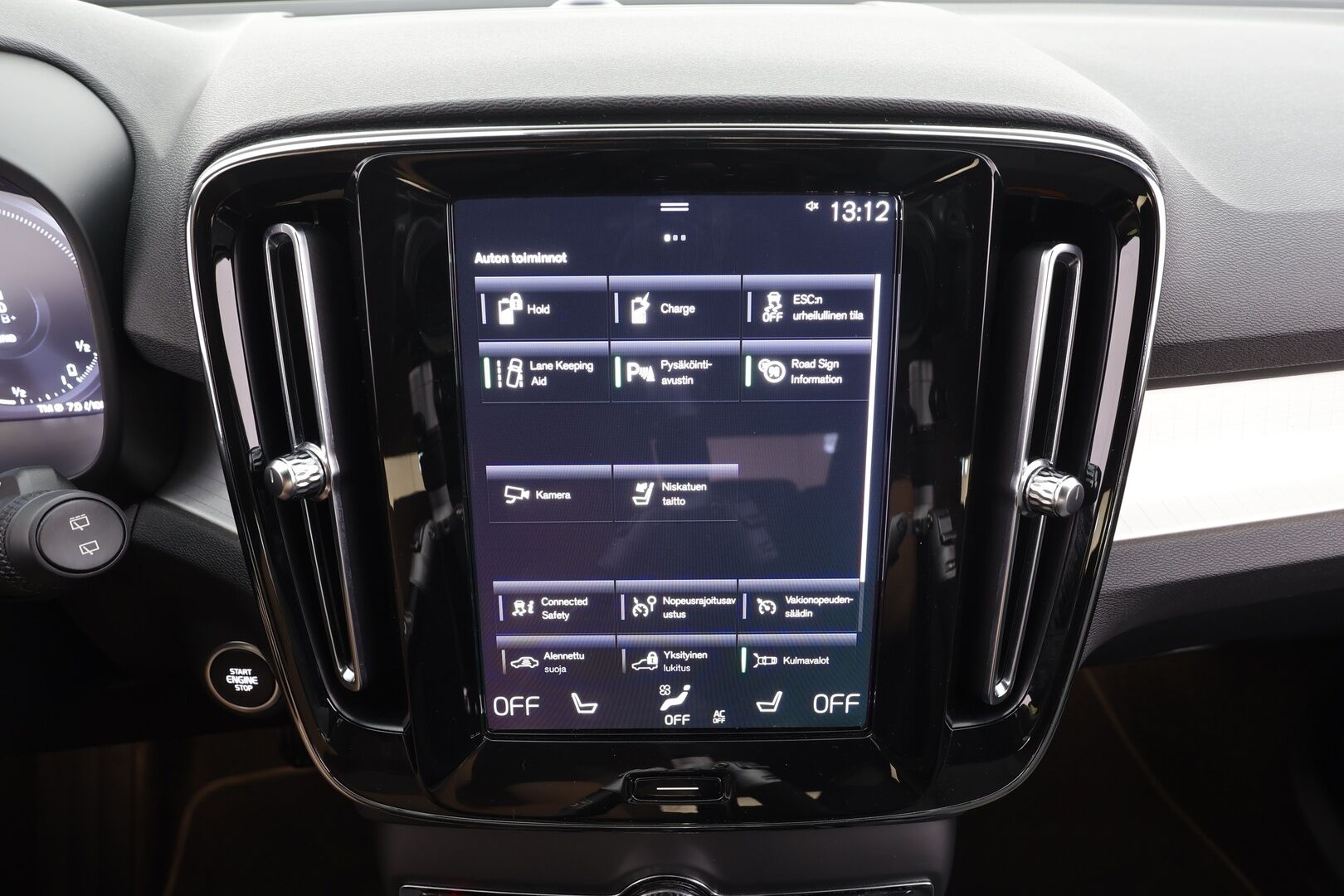 Volvo XC40 2024 T4 TwE Plus Dark aut - | ACC | Muistipenkki | Sporttipenkit sähköllä | P.kamera | PIlot Assist | Keyless | Lämm. tuulilasi | Apple & Android | 1-om suomiauto | Merkkihuollot |