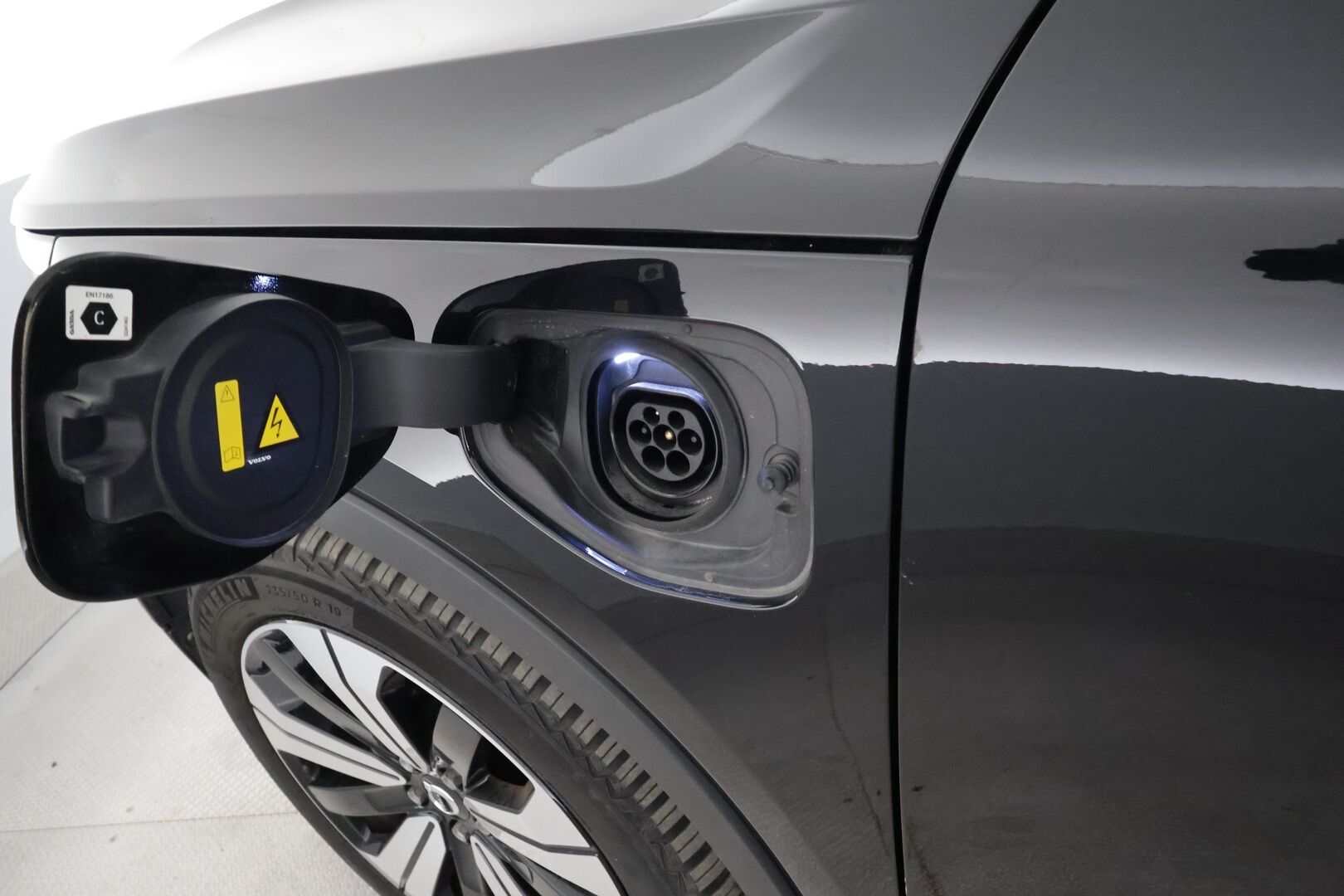 Volvo XC40 2024 T4 TwE Plus Dark aut - | ACC | Muistipenkki | Sporttipenkit sähköllä | P.kamera | PIlot Assist | Keyless | Lämm. tuulilasi | Apple & Android | 1-om suomiauto | Merkkihuollot |
