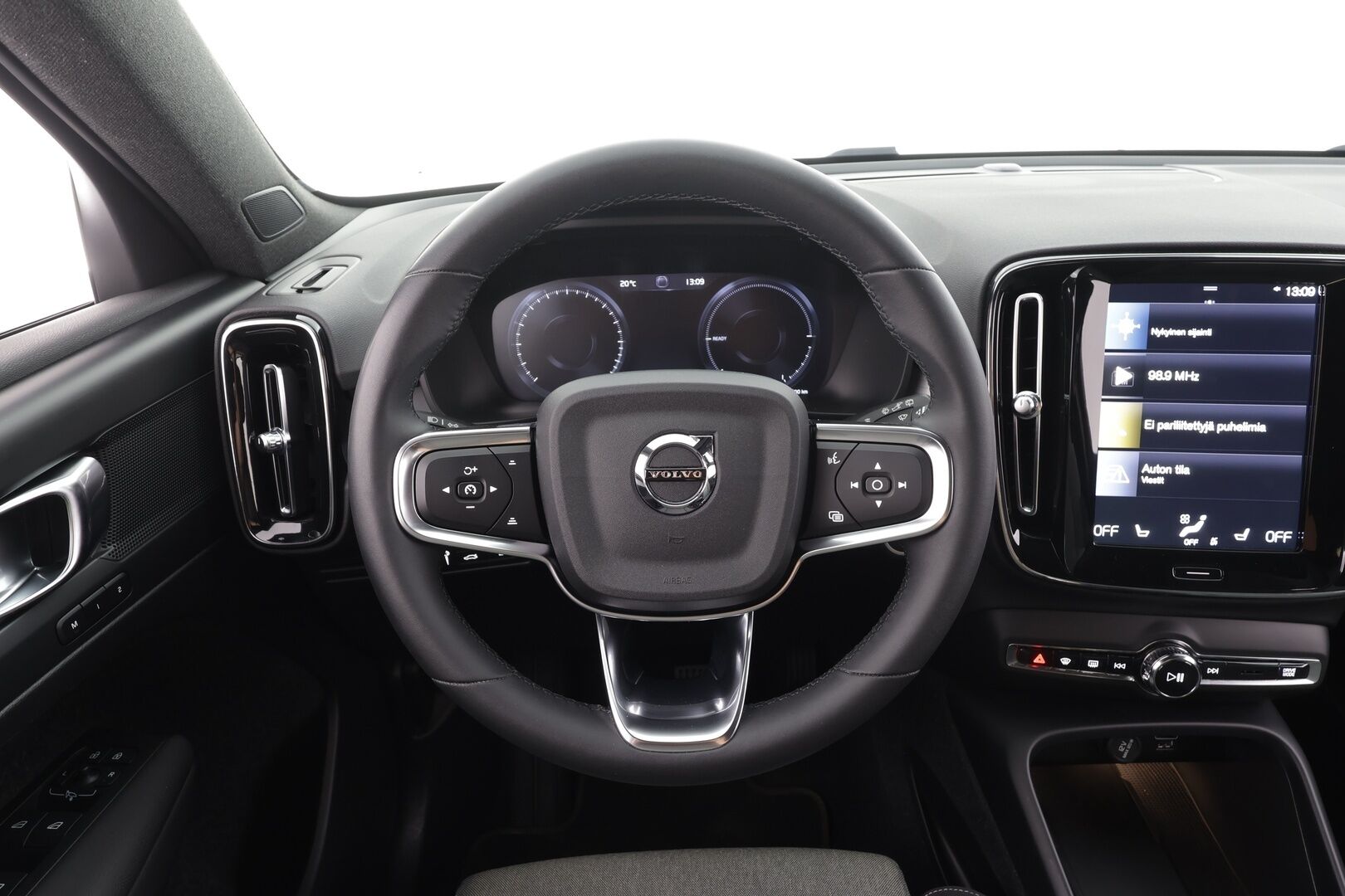 Volvo XC40 2024 T4 TwE Plus Dark aut - | ACC | Muistipenkki | Sporttipenkit sähköllä | P.kamera | PIlot Assist | Keyless | Lämm. tuulilasi | Apple & Android | 1-om suomiauto | Merkkihuollot |