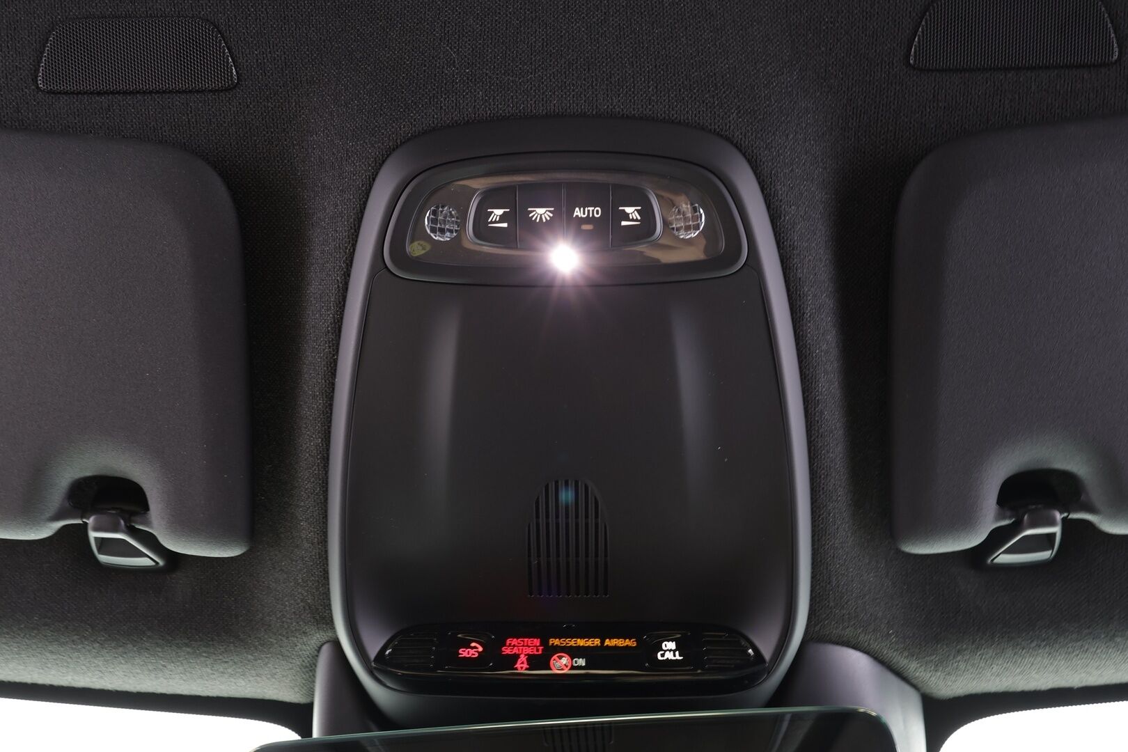 Volvo XC40 2024 T4 TwE Plus Dark aut - | ACC | Muistipenkki | Sporttipenkit sähköllä | P.kamera | PIlot Assist | Keyless | Lämm. tuulilasi | Apple & Android | 1-om suomiauto | Merkkihuollot |