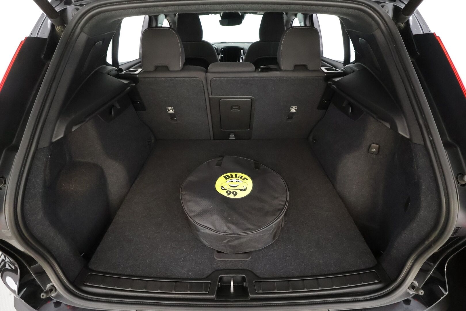 Volvo XC40 2024 T4 TwE Plus Dark aut - | ACC | Muistipenkki | Sporttipenkit sähköllä | P.kamera | PIlot Assist | Keyless | Lämm. tuulilasi | Apple & Android | 1-om suomiauto | Merkkihuollot |