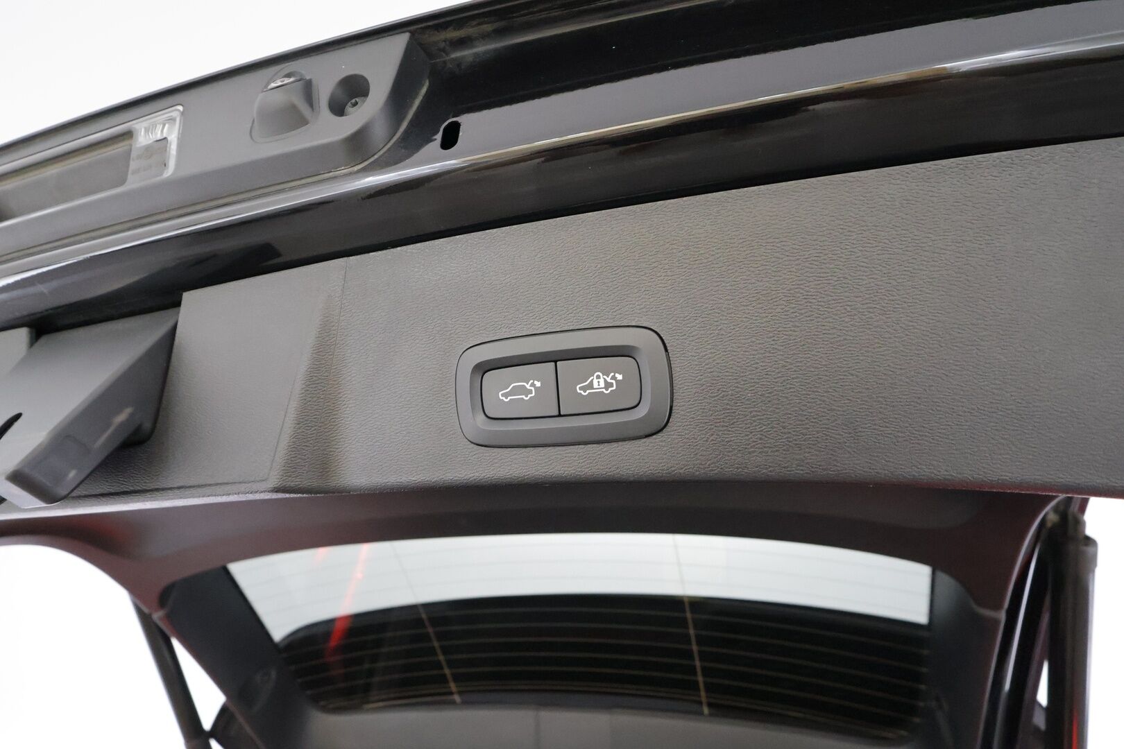 Volvo XC40 2024 T4 TwE Plus Dark aut - | ACC | Muistipenkki | Sporttipenkit sähköllä | P.kamera | PIlot Assist | Keyless | Lämm. tuulilasi | Apple & Android | 1-om suomiauto | Merkkihuollot |