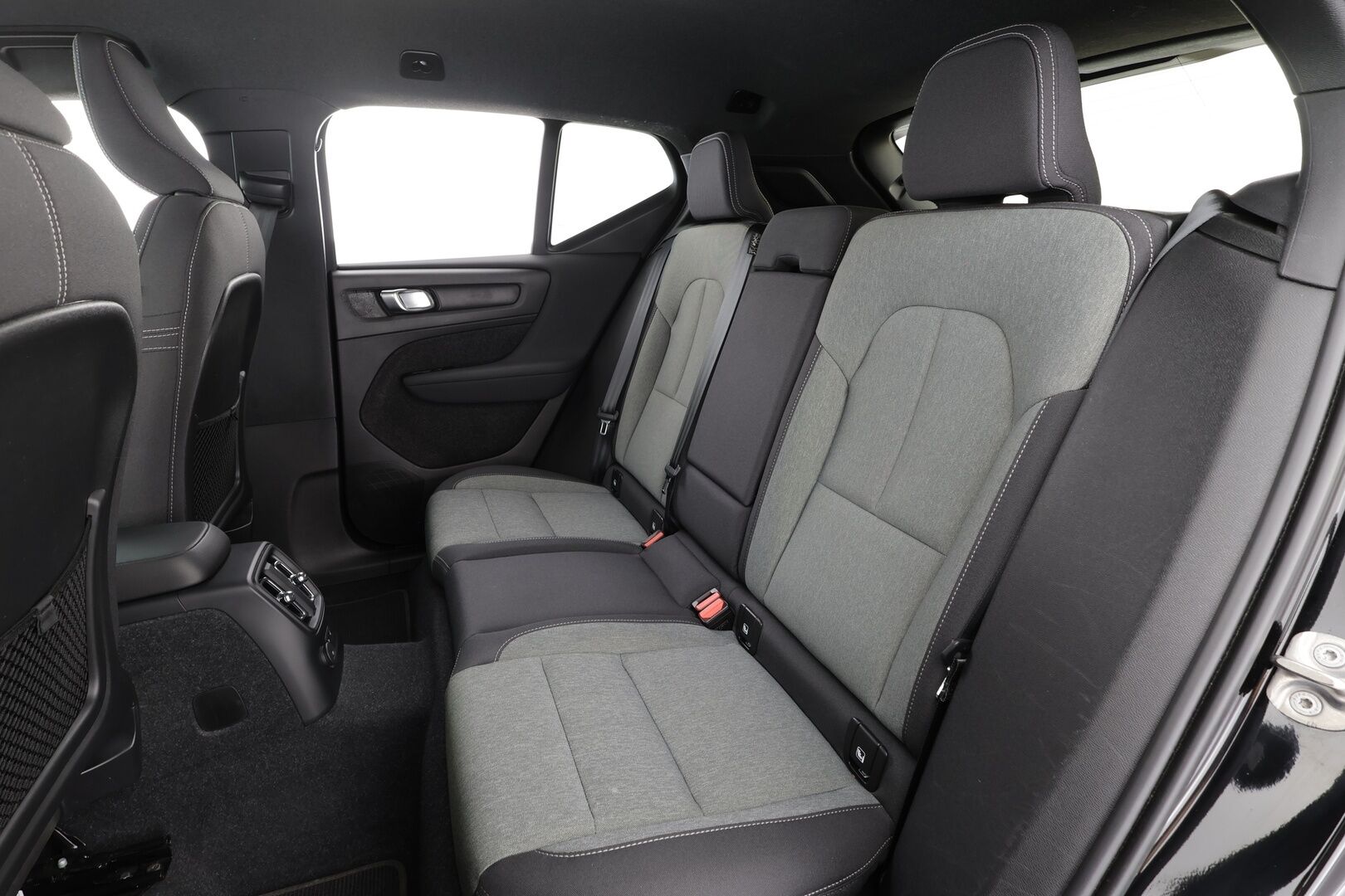 Volvo XC40 2024 T4 TwE Plus Dark aut - | ACC | Muistipenkki | Sporttipenkit sähköllä | P.kamera | PIlot Assist | Keyless | Lämm. tuulilasi | Apple & Android | 1-om suomiauto | Merkkihuollot |
