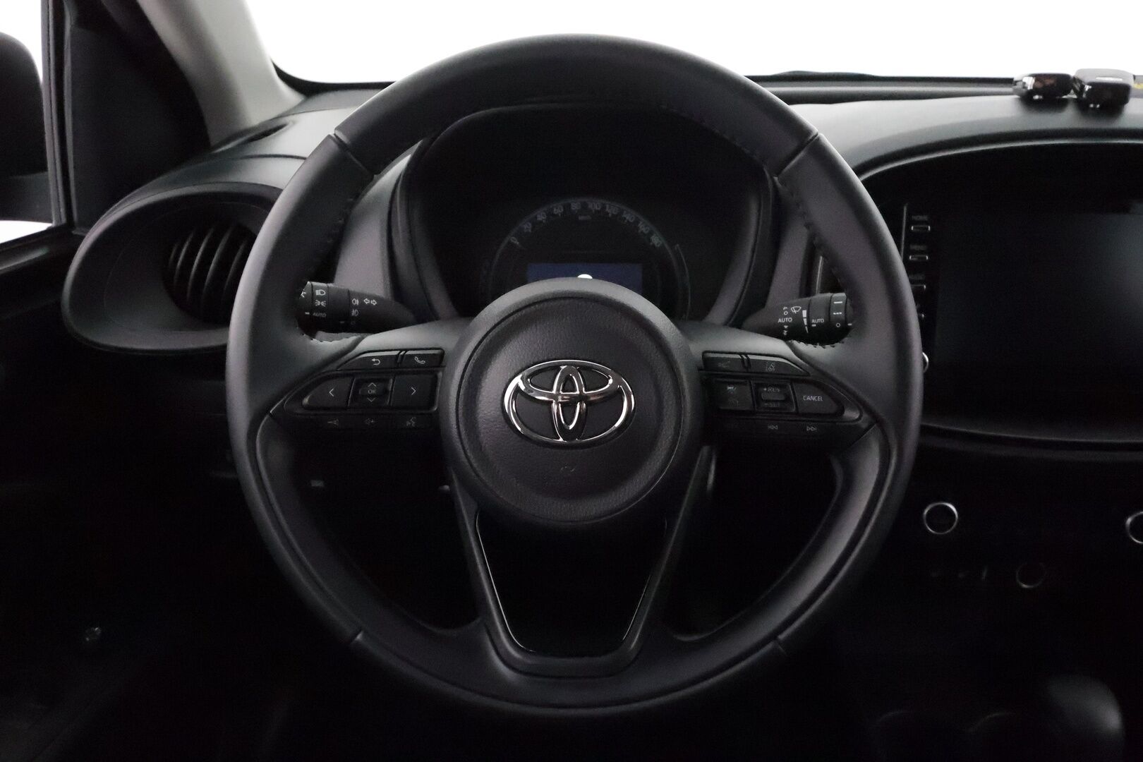 Toyota Aygo X 2023 1,0 VVT-i Play Edition Multidrive S *ACC / P.kamera / LED / Apple&Android* - Suomi-auto / Kahdet renkaat aluvanteilla / Merkkihuollettu