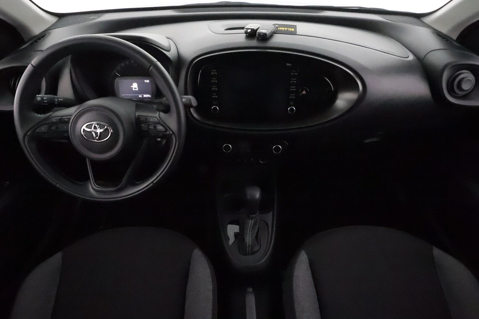 Toyota Aygo X 2023 1,0 VVT-i Play Edition Multidrive S *ACC / P.kamera / LED / Apple&Android* - Suomi-auto / Kahdet renkaat aluvanteilla / Merkkihuollettu