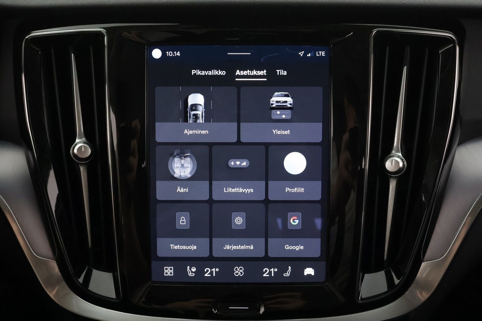 Volvo V60 2024 T6 AWD Long Range Core aut - | Koukku | ACC | LED | P.Tutka | Navi | Kaistavahti | Keyless | Digimittaristo | Facelift | 2x Latauskaapelit | 1-om Suomi-auto | Kahdet renkaat | Merkkihuollot |  