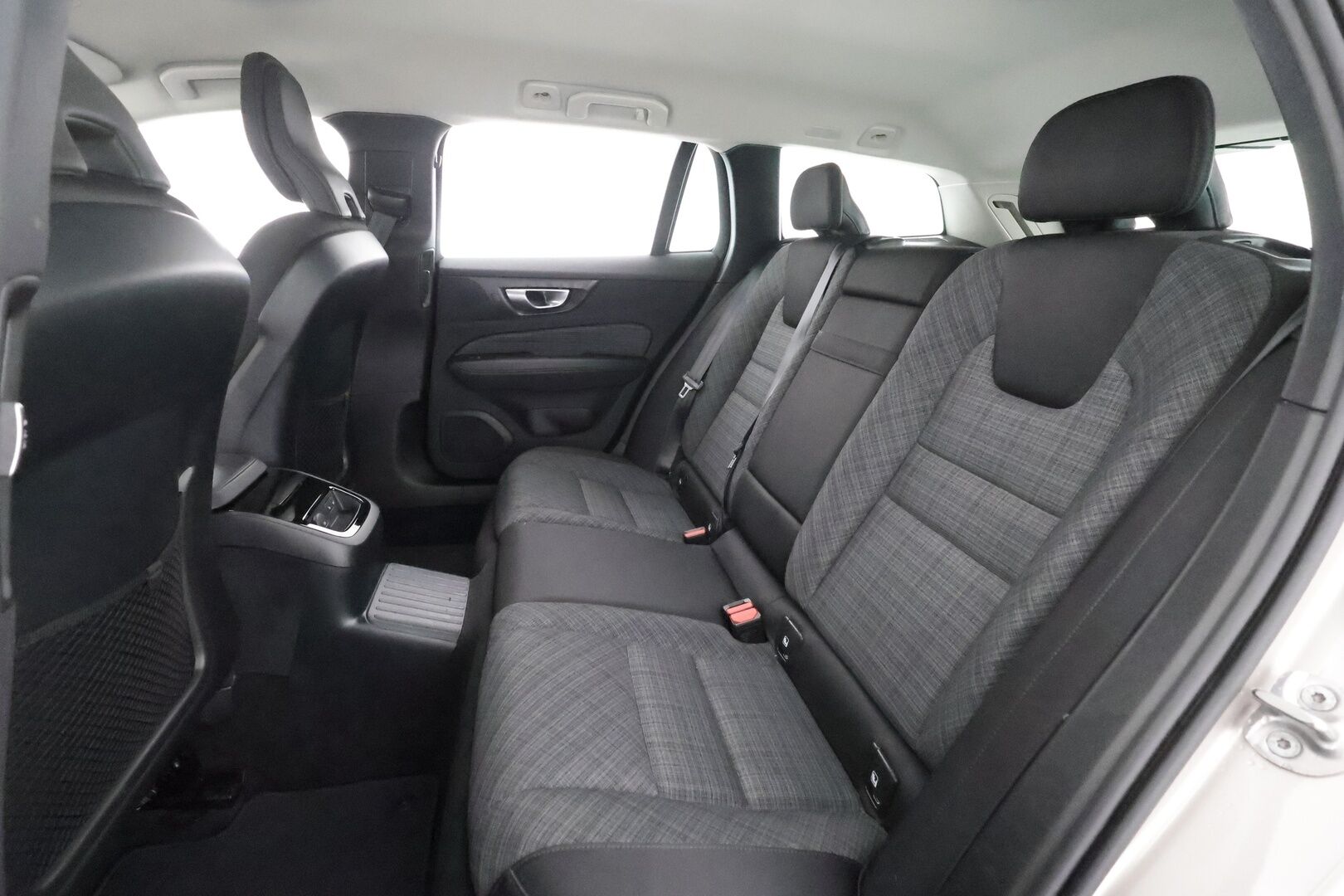Volvo V60 2024 T6 AWD Long Range Core aut - | Koukku | ACC | LED | P.Tutka | Navi | Kaistavahti | Keyless | Digimittaristo | Facelift | 2x Latauskaapelit | 1-om Suomi-auto | Kahdet renkaat | Merkkihuollot |  