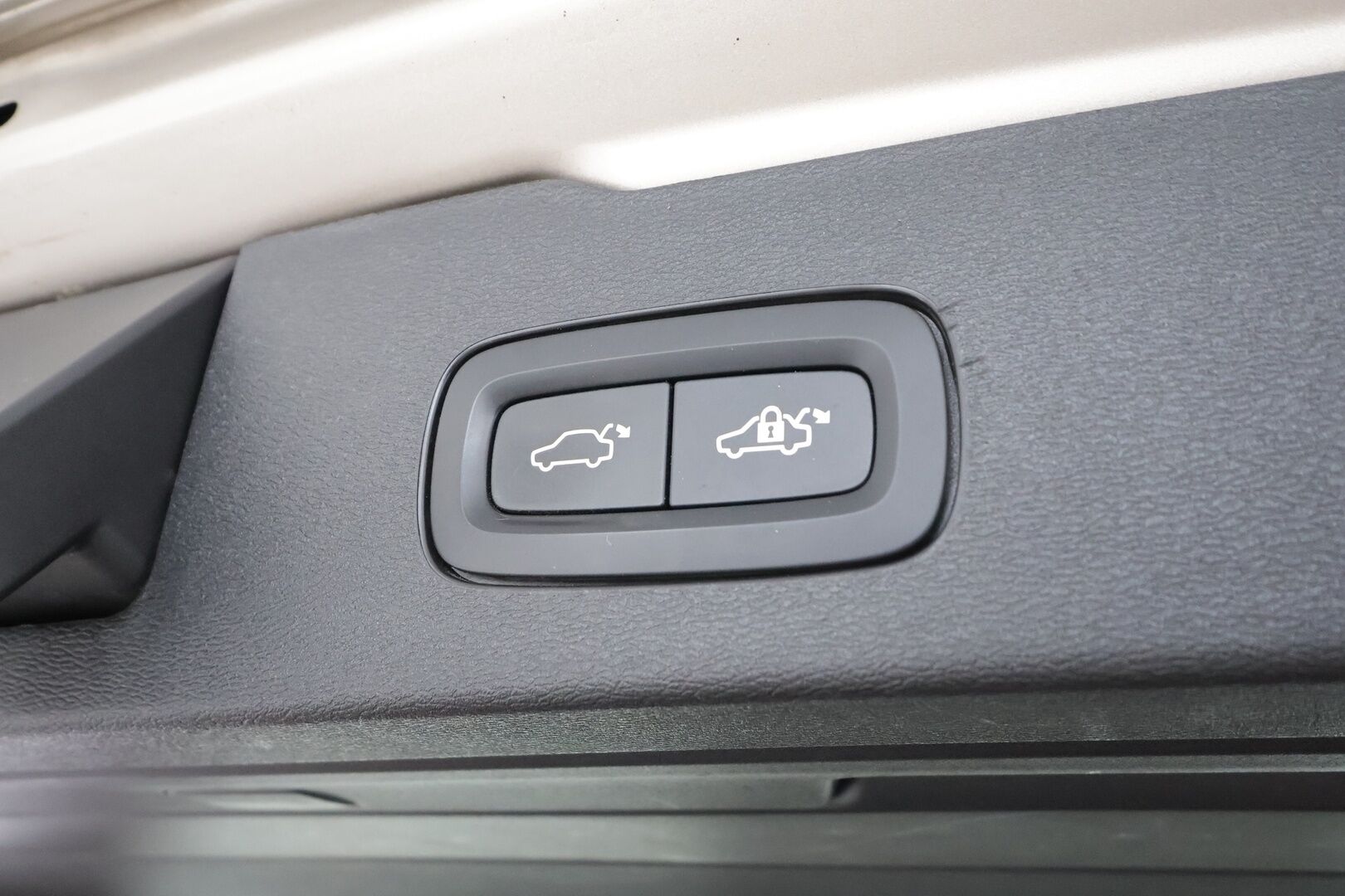 Volvo V60 2024 T6 AWD Long Range Core aut - | Koukku | ACC | LED | P.Tutka | Navi | Kaistavahti | Keyless | Digimittaristo | Facelift | 2x Latauskaapelit | 1-om Suomi-auto | Kahdet renkaat | Merkkihuollot |  