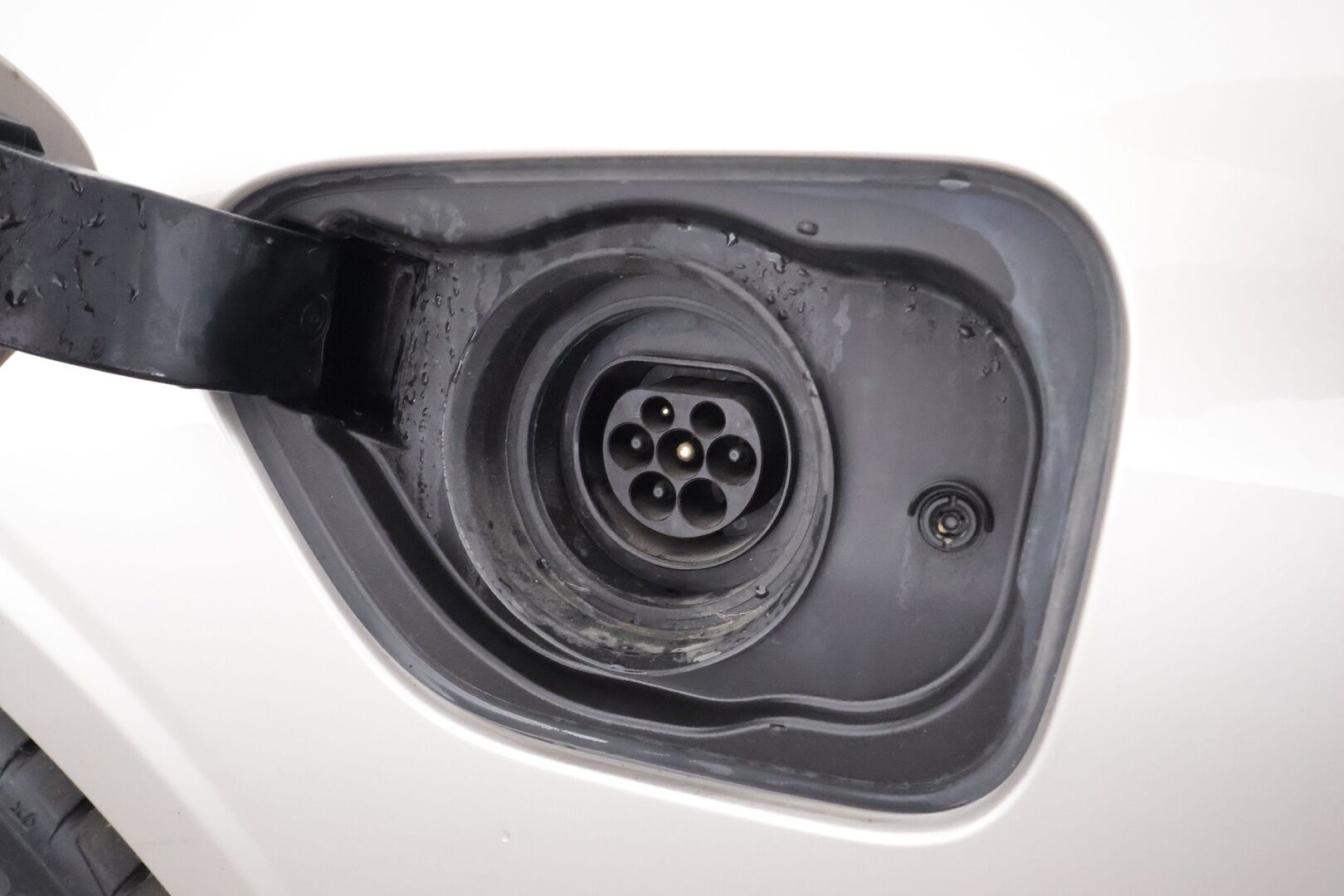 Volvo V60 2024 T6 AWD Long Range Core aut - | Koukku | ACC | LED | P.Tutka | Navi | Kaistavahti | Keyless | Digimittaristo | Facelift | 2x Latauskaapelit | 1-om Suomi-auto | Kahdet renkaat | Merkkihuollot |  