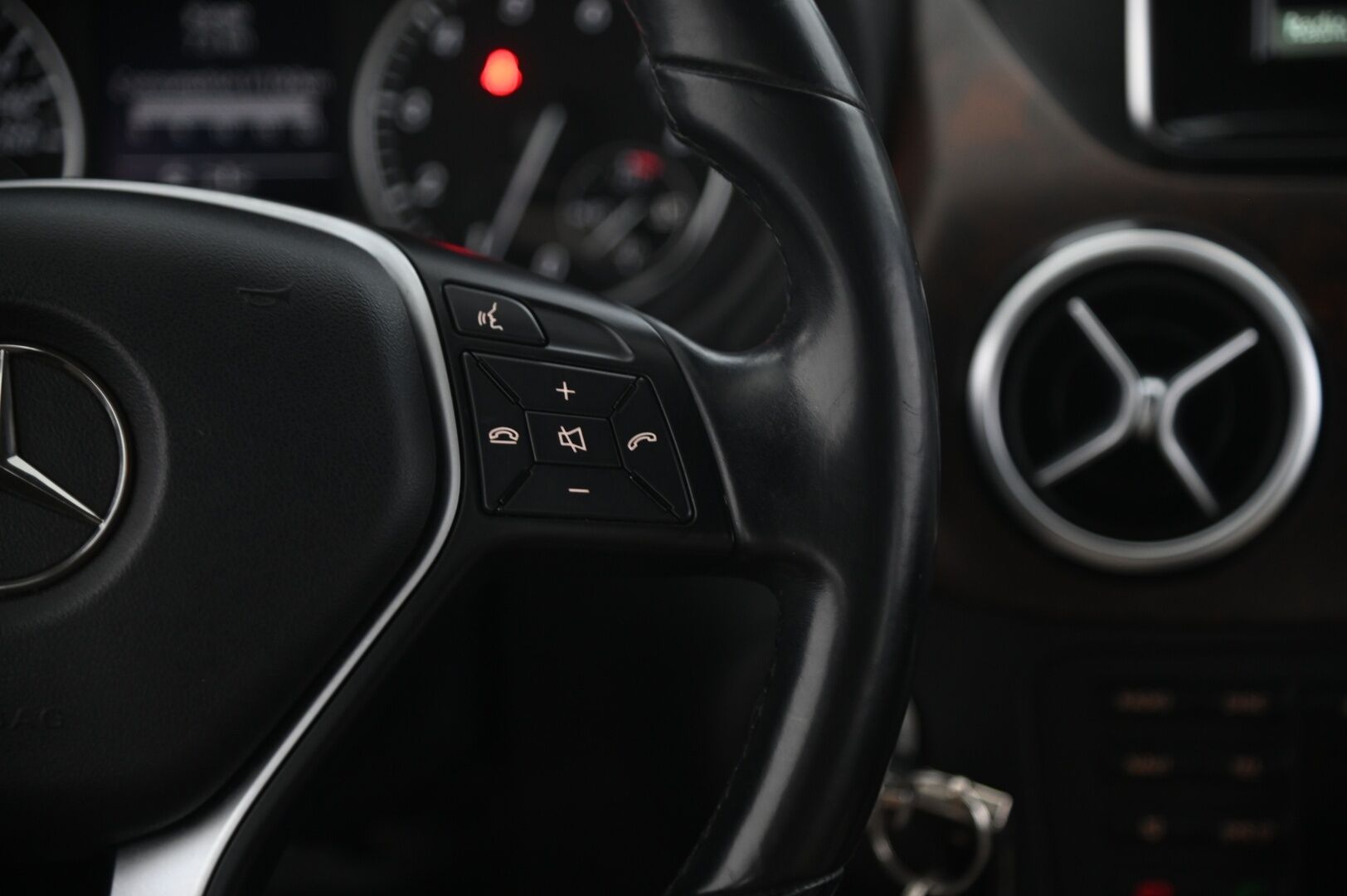 Mercedes-Benz B 2013 180 CDI A Business - Vakionopeudensäädin | Koukku | Lohkolämmitin + sisä | Nahkasisusta | 2x Renkaat & Vanteet | Musta Sisäkattoverhoilu | P-tutka | 