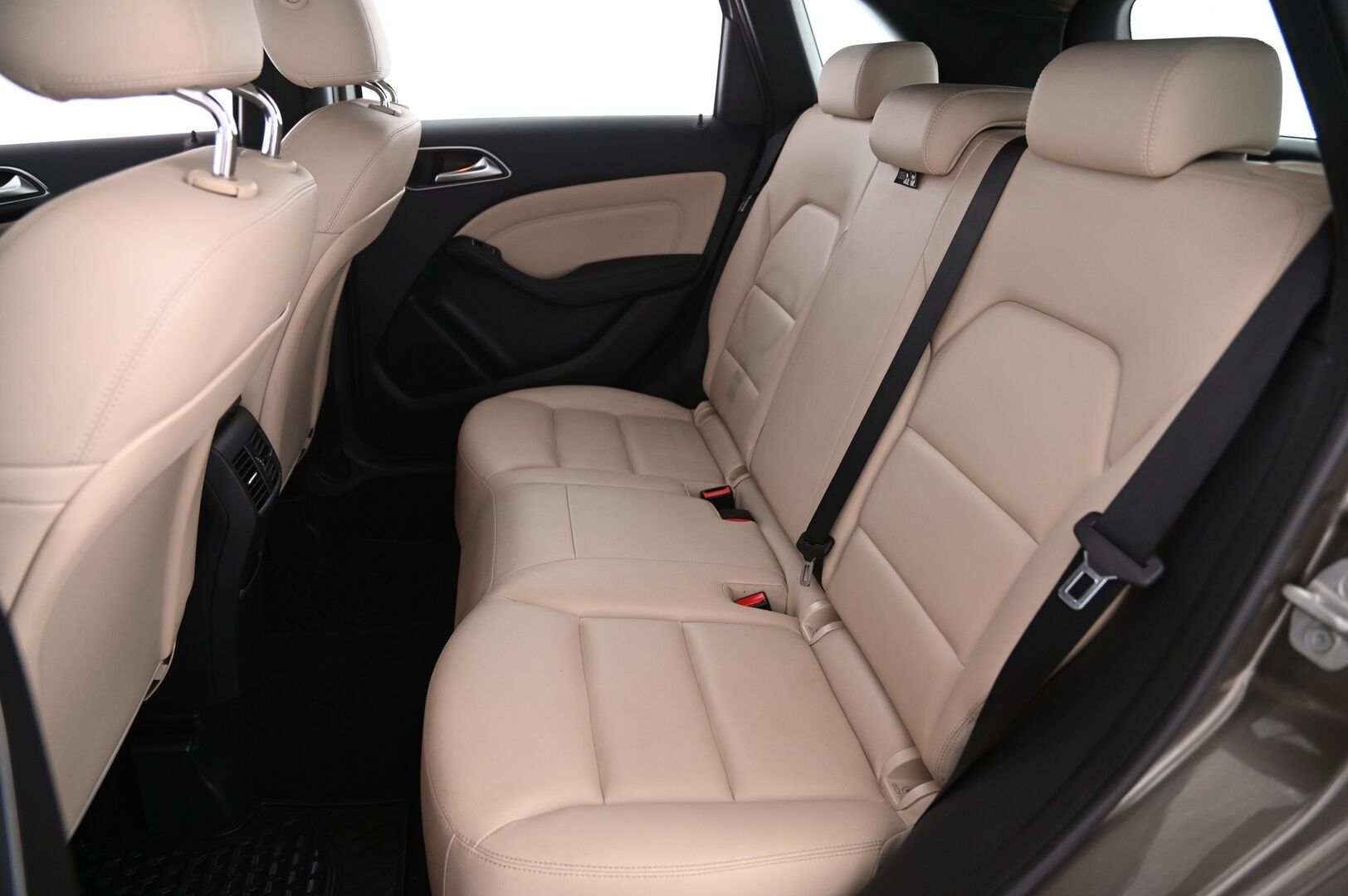 Mercedes-Benz B 2013 180 CDI A Business - Vakionopeudensäädin | Koukku | Lohkolämmitin + sisä | Nahkasisusta | 2x Renkaat & Vanteet | Musta Sisäkattoverhoilu | P-tutka | 