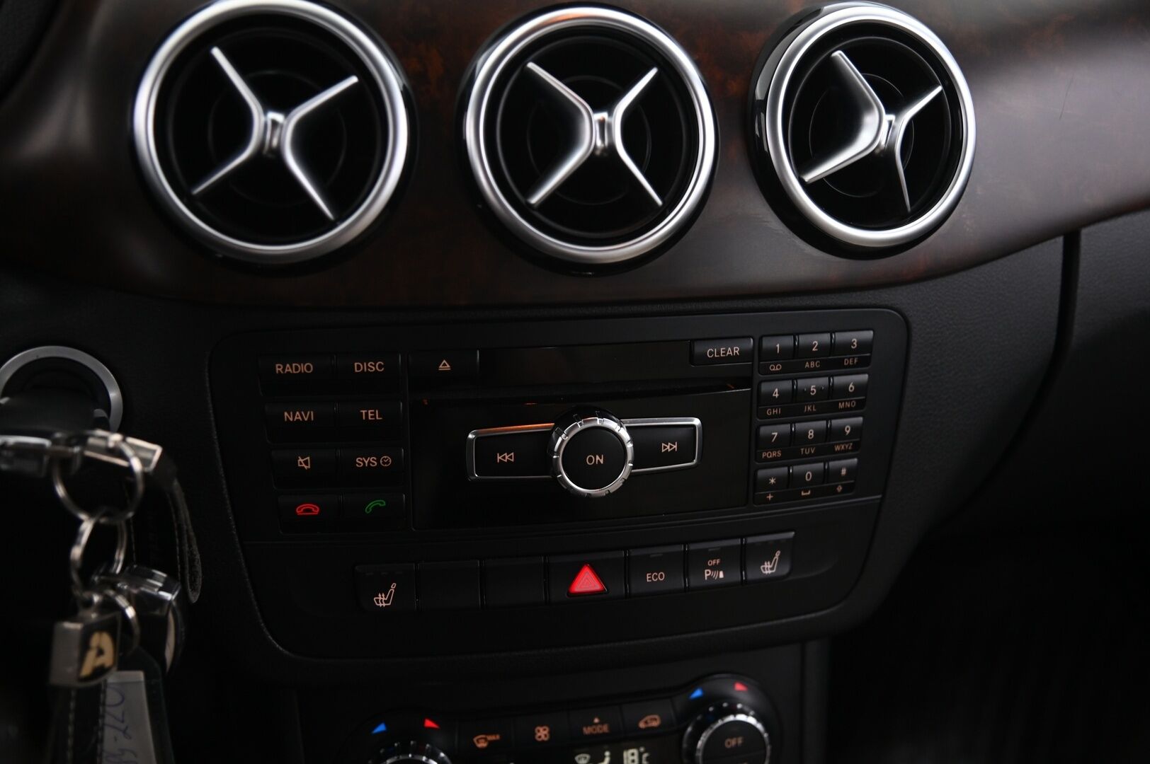 Mercedes-Benz B 2013 180 CDI A Business - Vakionopeudensäädin | Koukku | Lohkolämmitin + sisä | Nahkasisusta | 2x Renkaat & Vanteet | Musta Sisäkattoverhoilu | P-tutka | 