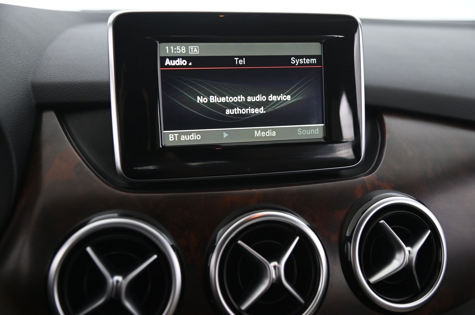 Mercedes-Benz B 2013 180 CDI A Business - Vakionopeudensäädin | Koukku | Lohkolämmitin + sisä | Nahkasisusta | 2x Renkaat & Vanteet | Musta Sisäkattoverhoilu | P-tutka | 