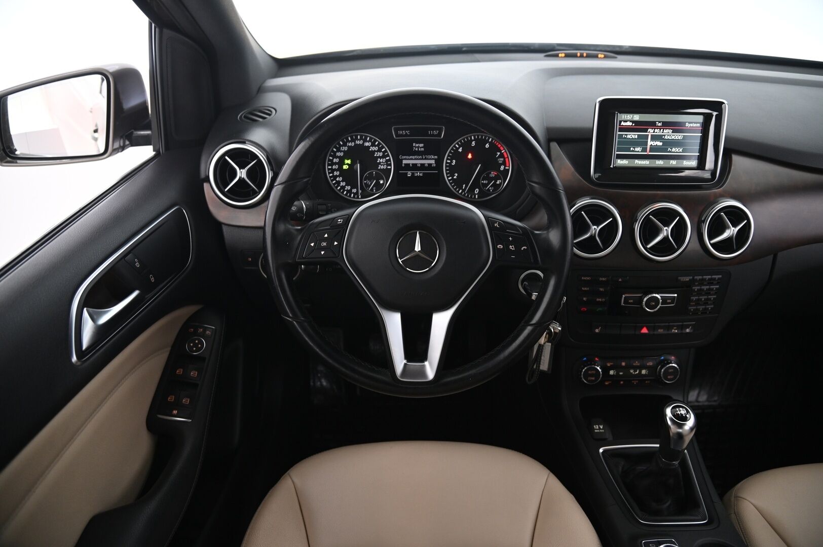 Mercedes-Benz B 2013 180 CDI A Business - Vakionopeudensäädin | Koukku | Lohkolämmitin + sisä | Nahkasisusta | 2x Renkaat & Vanteet | Musta Sisäkattoverhoilu | P-tutka | 