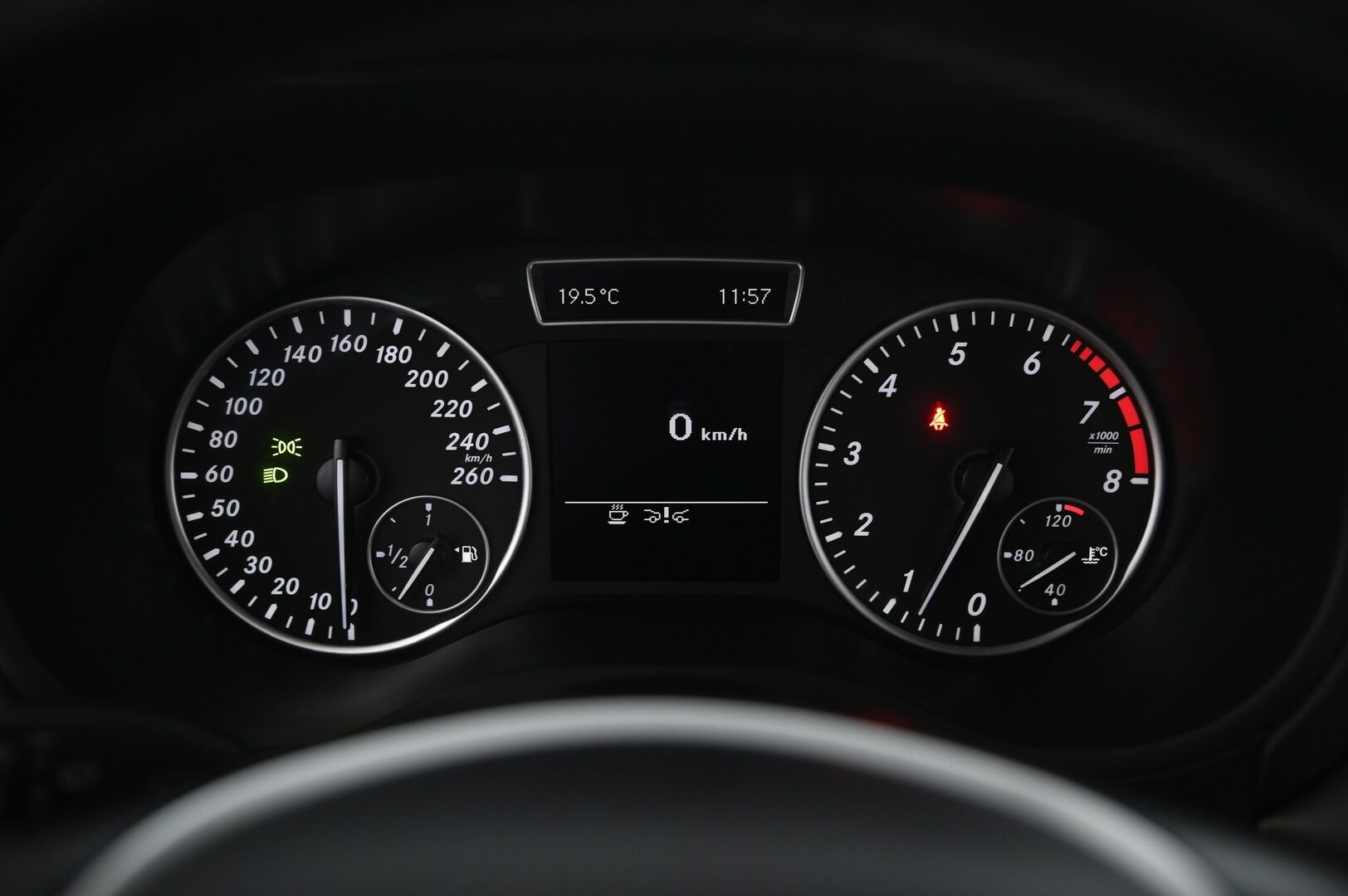 Mercedes-Benz B 2013 180 CDI A Business - Vakionopeudensäädin | Koukku | Lohkolämmitin + sisä | Nahkasisusta | 2x Renkaat & Vanteet | Musta Sisäkattoverhoilu | P-tutka | 