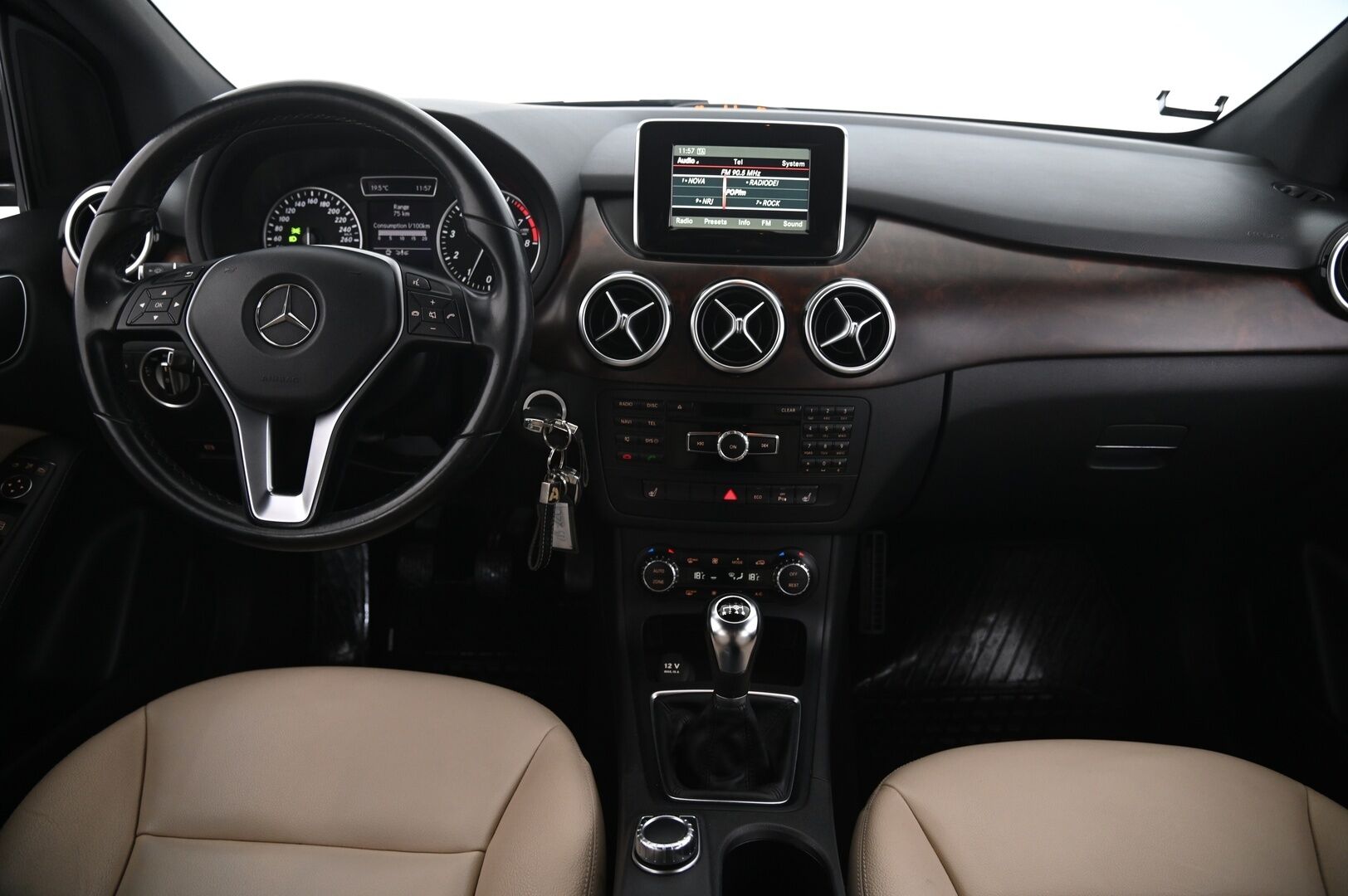 Mercedes-Benz B 2013 180 CDI A Business - Vakionopeudensäädin | Koukku | Lohkolämmitin + sisä | Nahkasisusta | 2x Renkaat & Vanteet | Musta Sisäkattoverhoilu | P-tutka | 