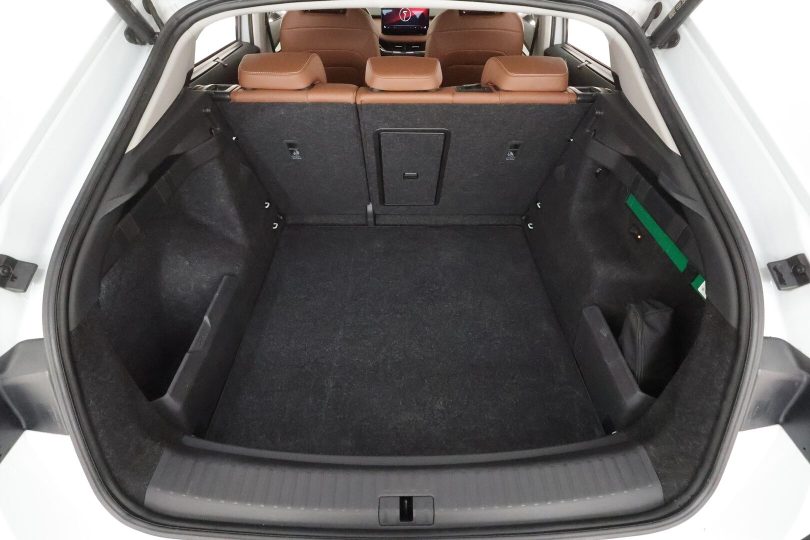Skoda Enyaq 2023 Coupe 80x 4x4 Style iV - | ACC | ILP | Koukku | Skoda crystal Matrix-LED | Lasikatto | HUD | Canton | Muistipenkit | 360-Kamera | Nahat | Keyless | Suomi-auto | Kahdet Renkaat |